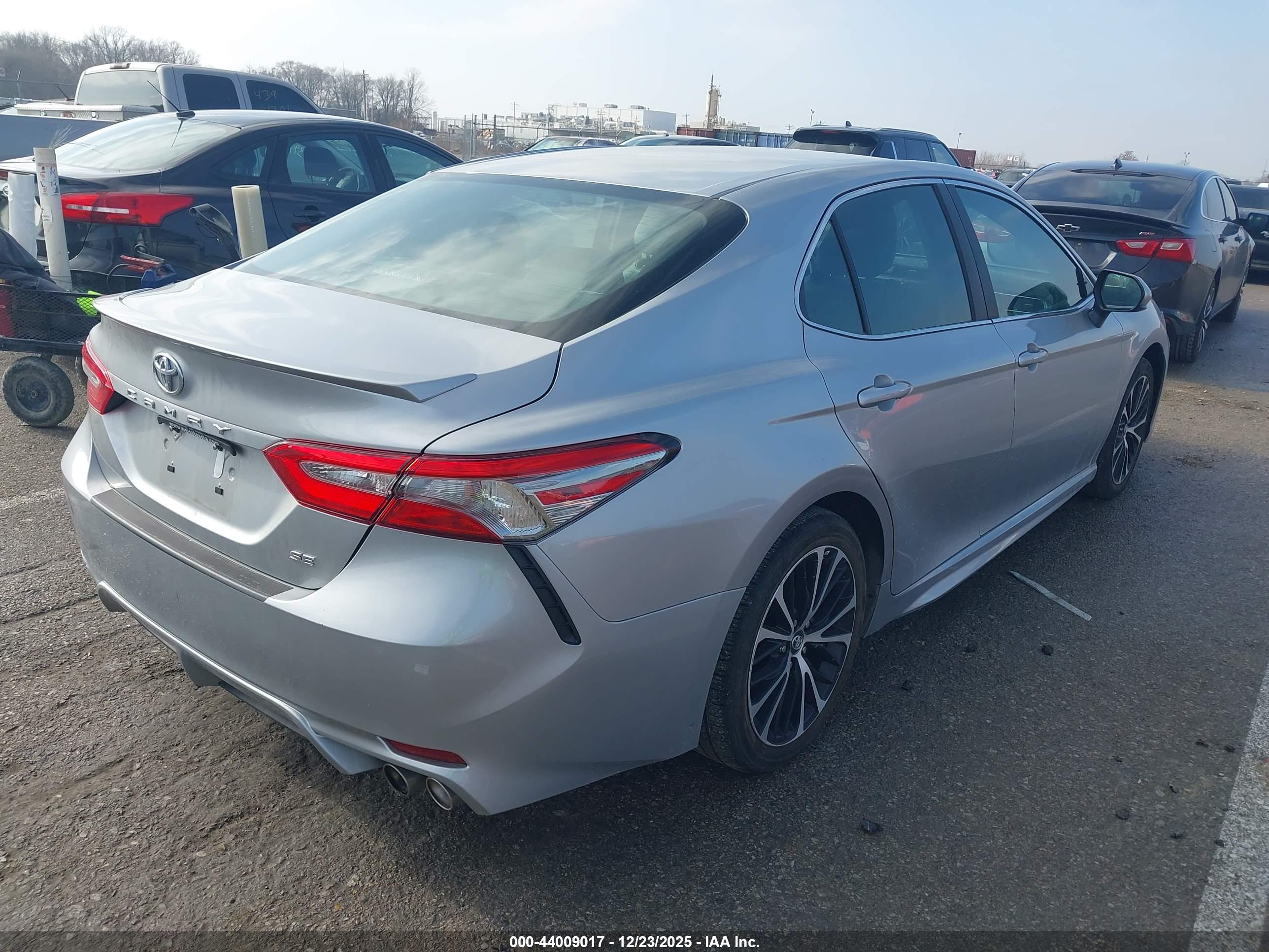 TOYOTA CAMRY image 4
