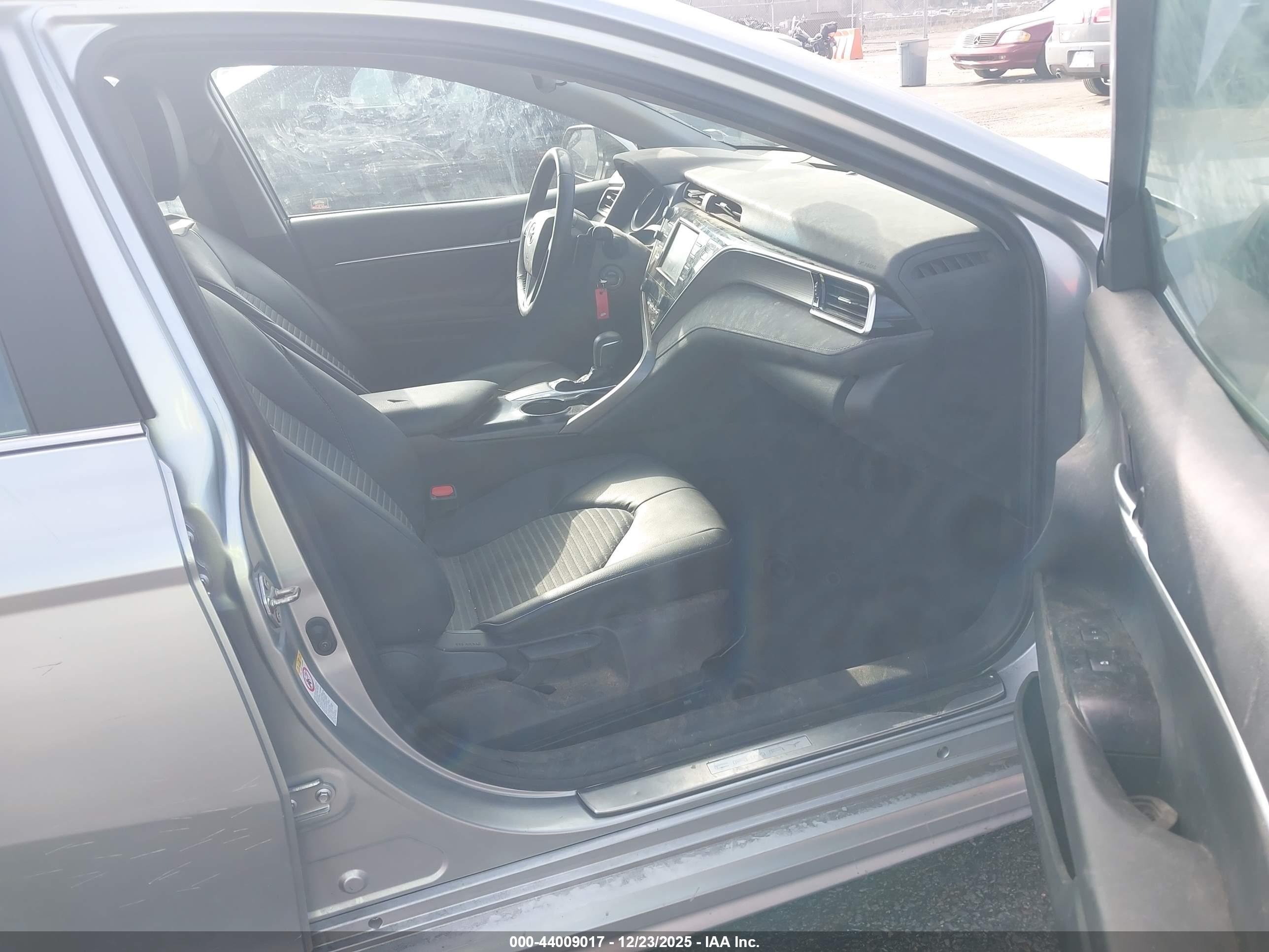 TOYOTA CAMRY image 5