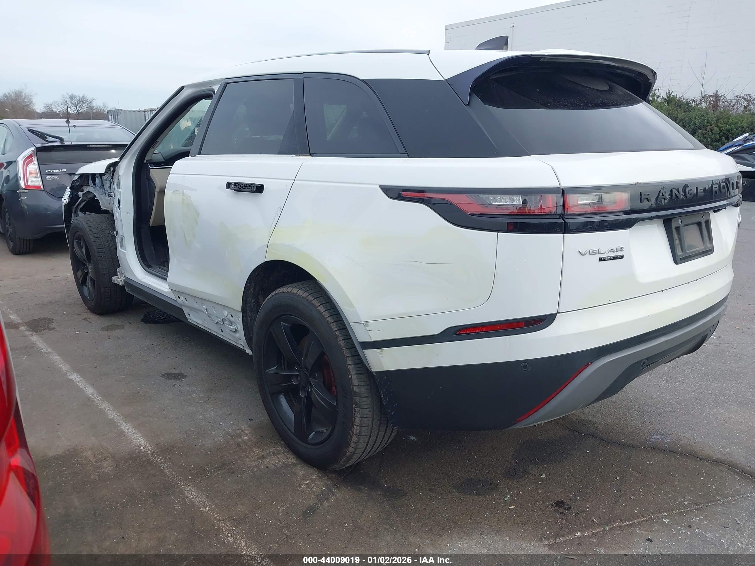 LAND ROVER image 3