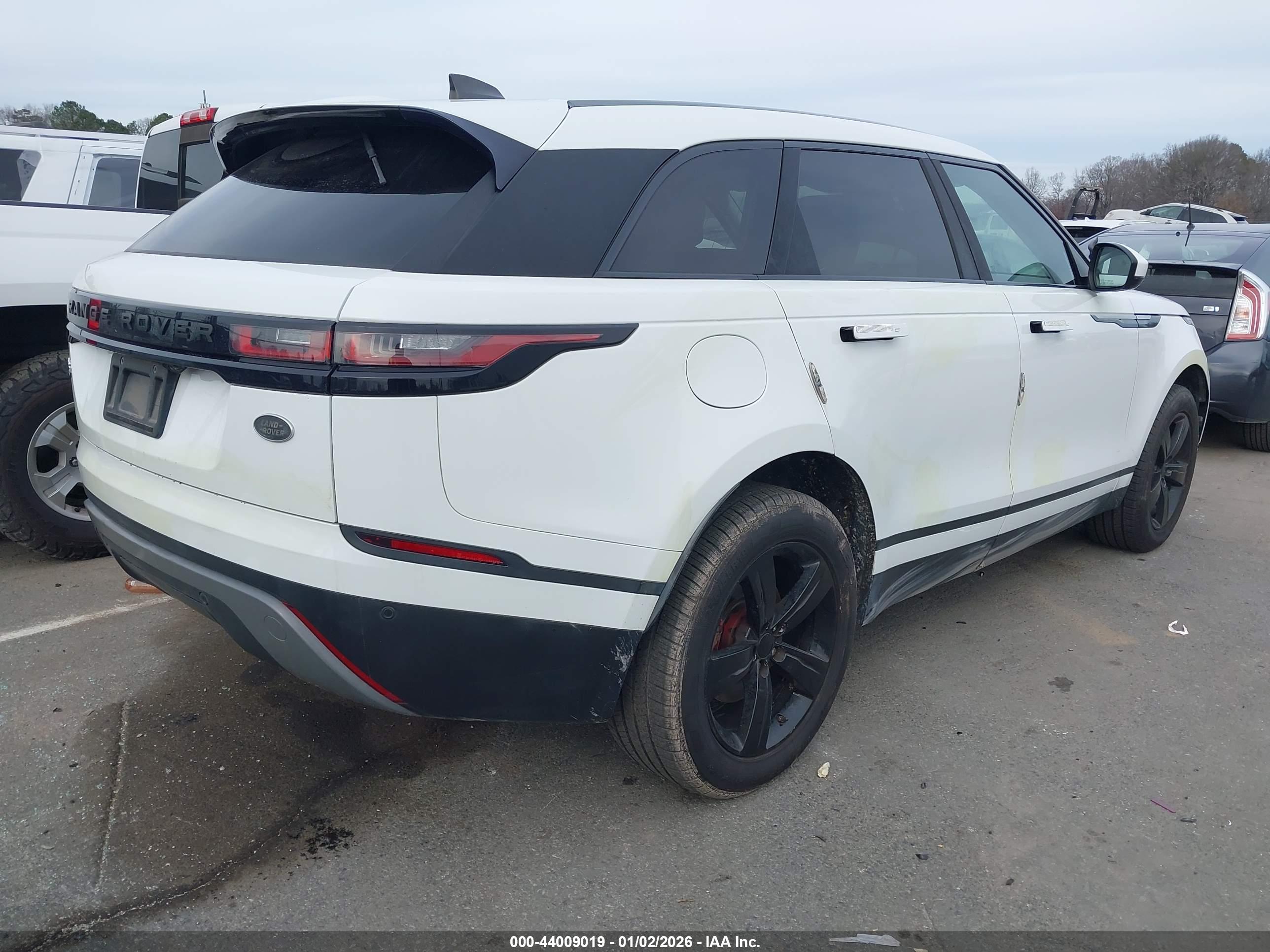 LAND ROVER image 4