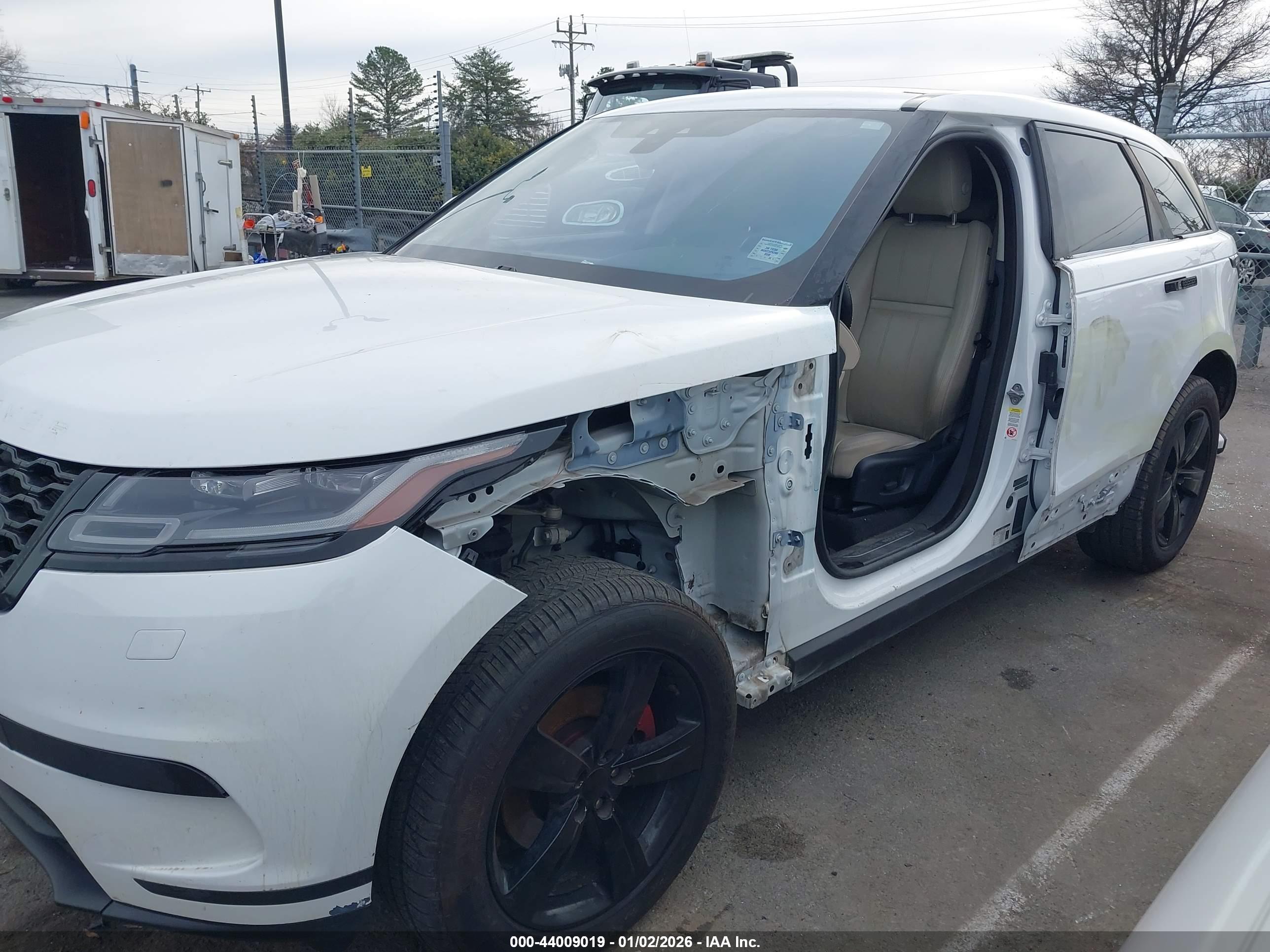 LAND ROVER image 6