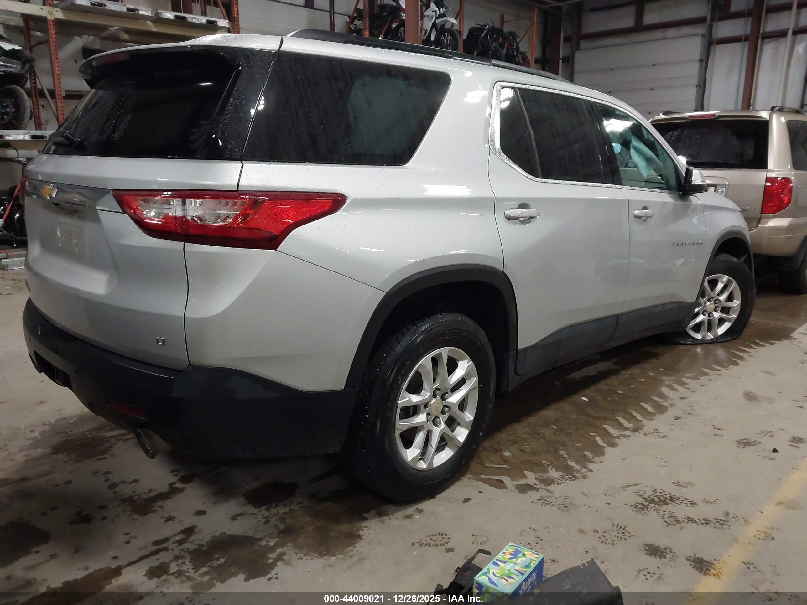 CHEVROLET TRAVERSE image 4