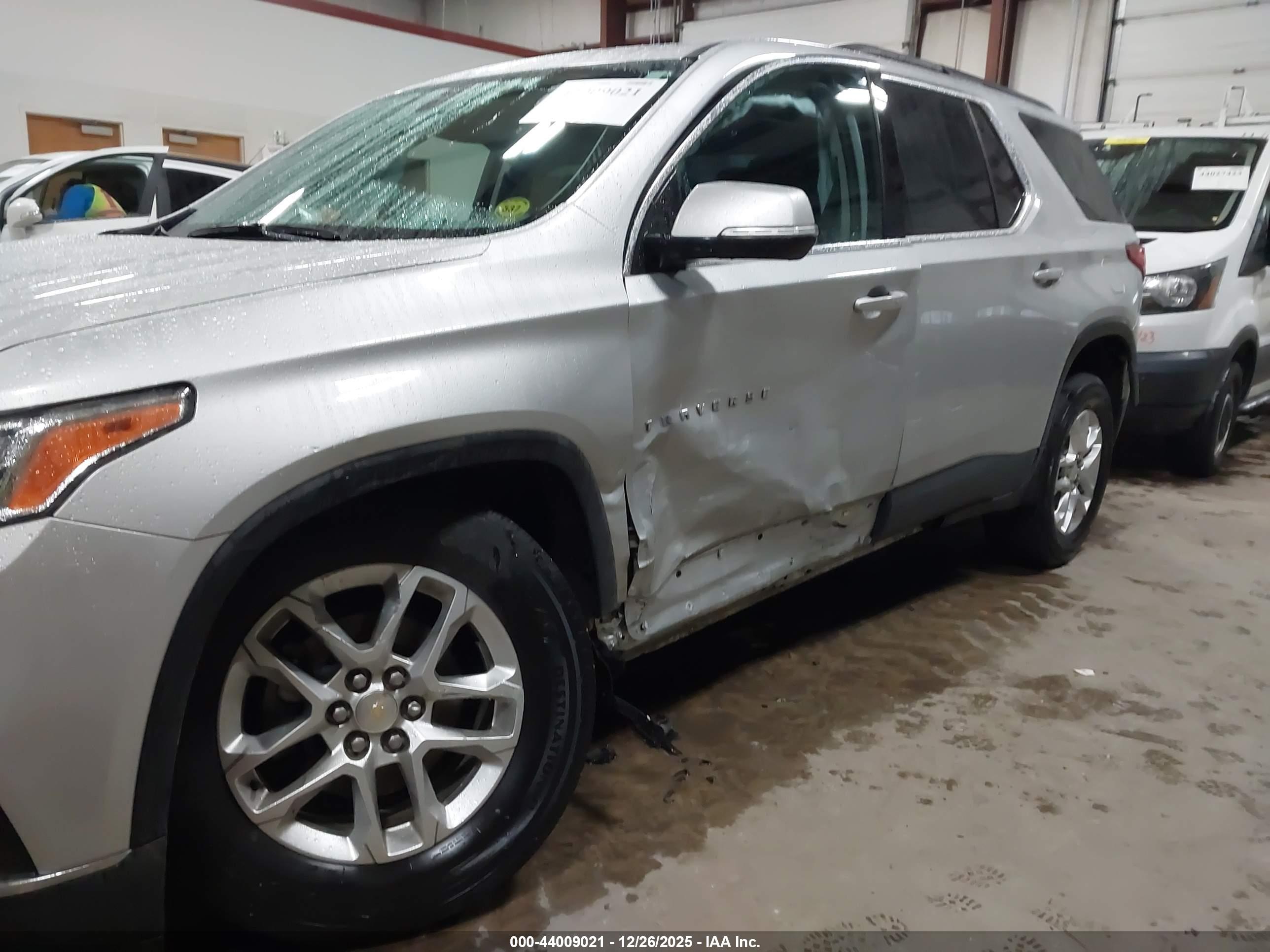 CHEVROLET TRAVERSE image 6