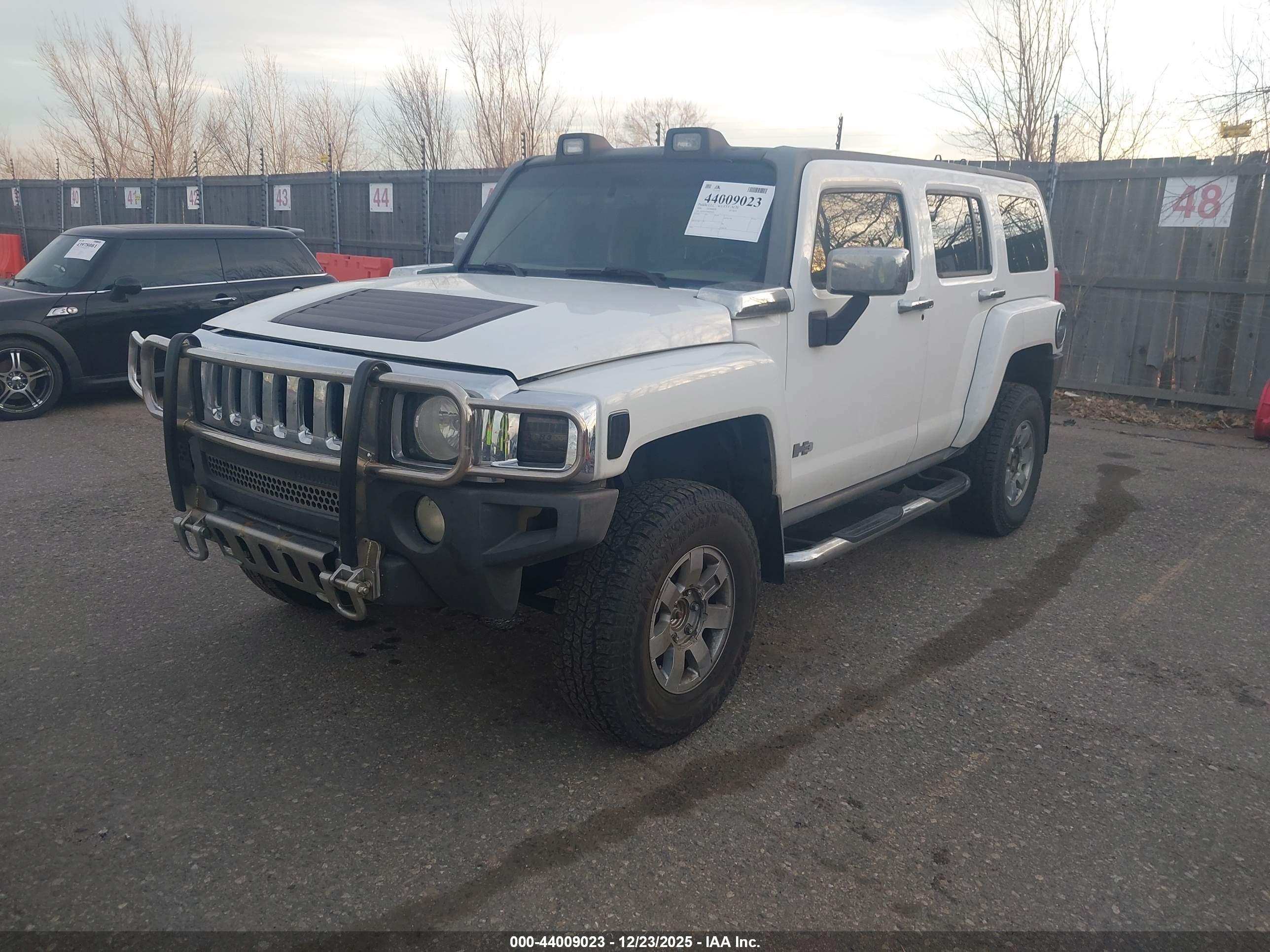 HUMMER H3 image 2