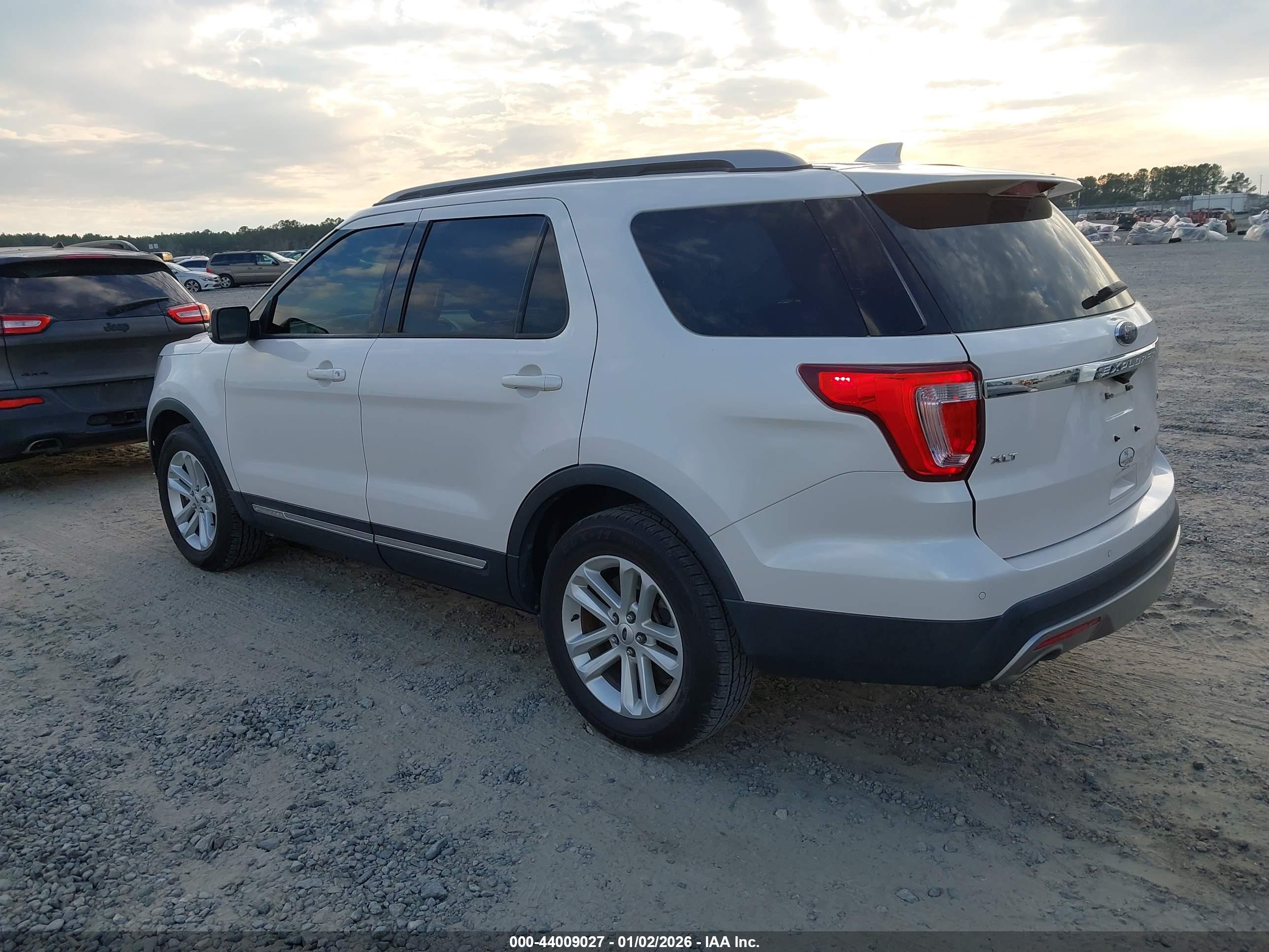 FORD EXPLORER image 3