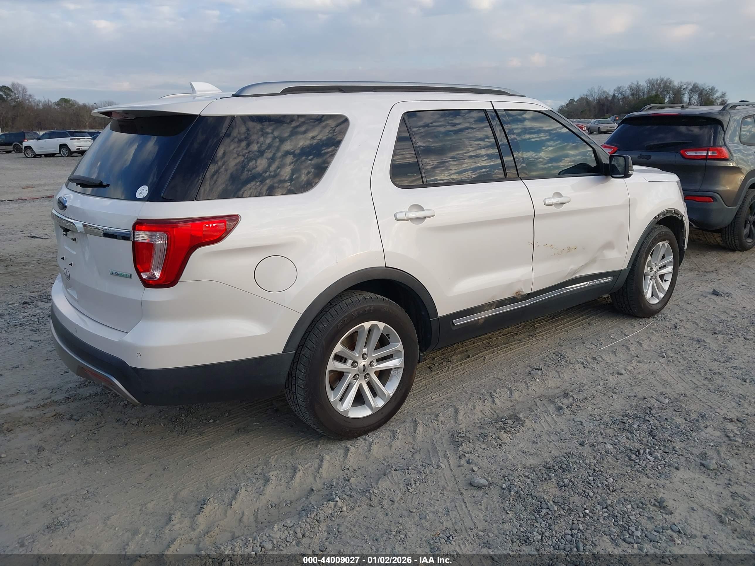 FORD EXPLORER image 4