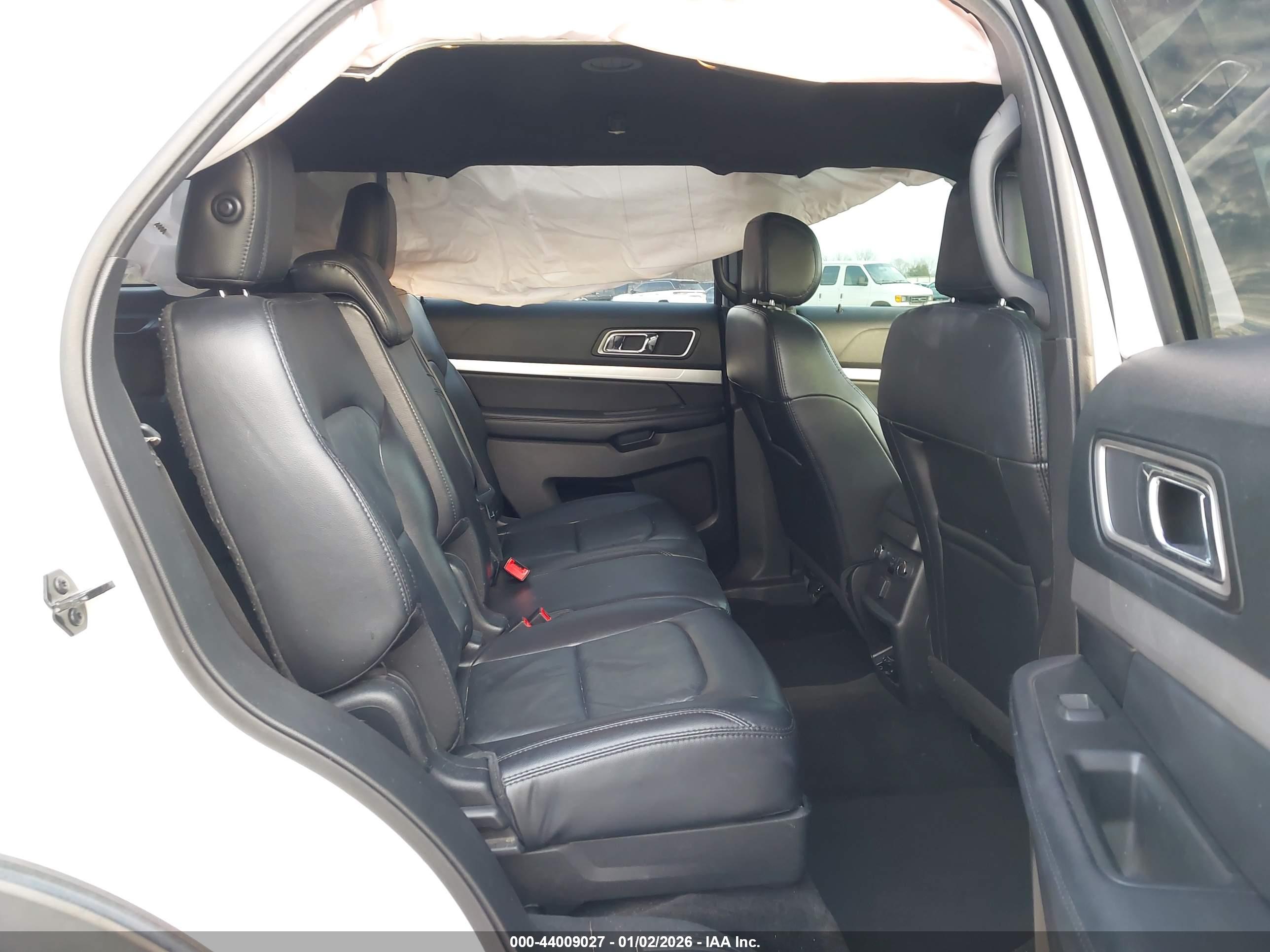 FORD EXPLORER image 8