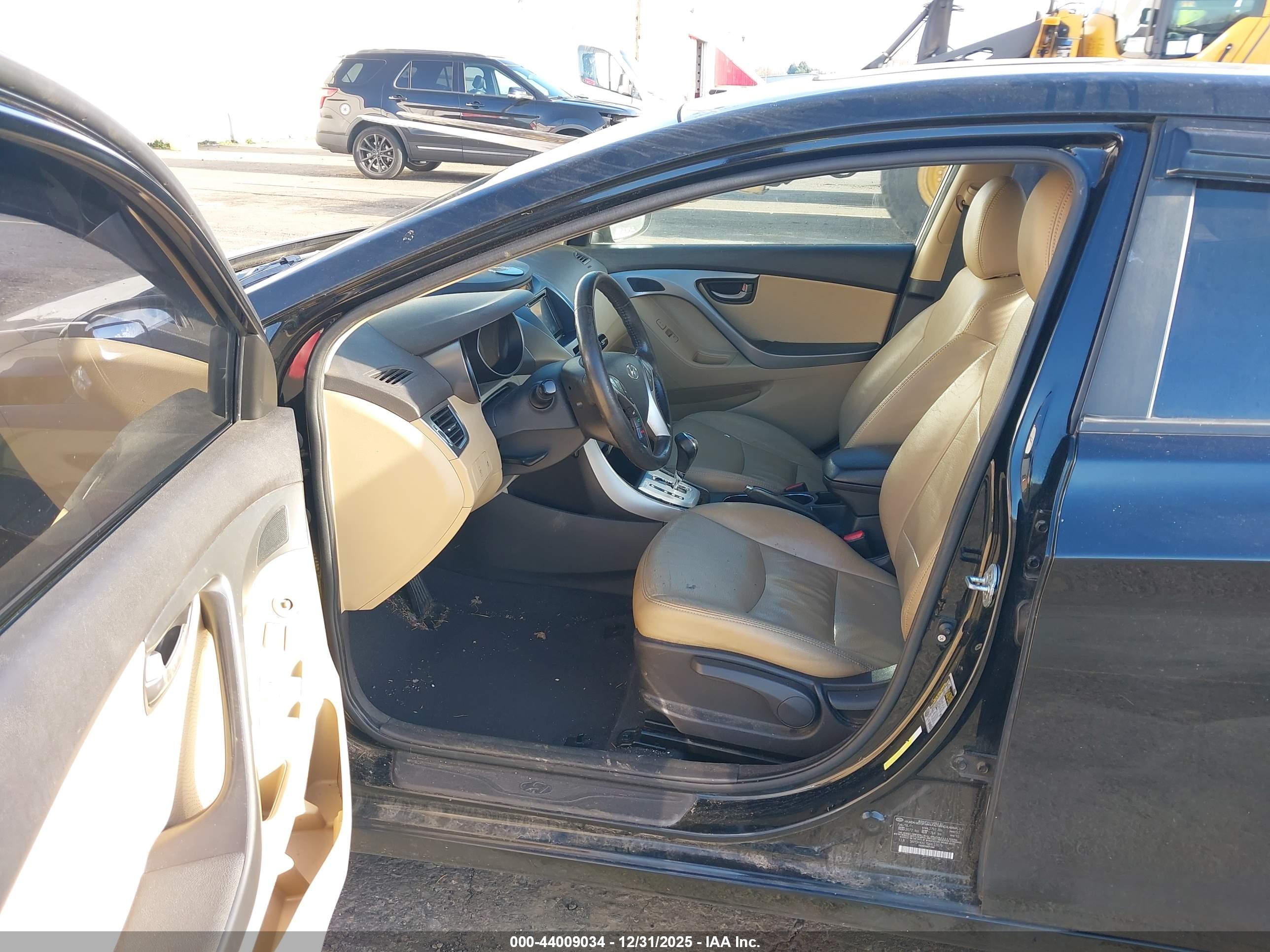 HYUNDAI ELANTRA image 5