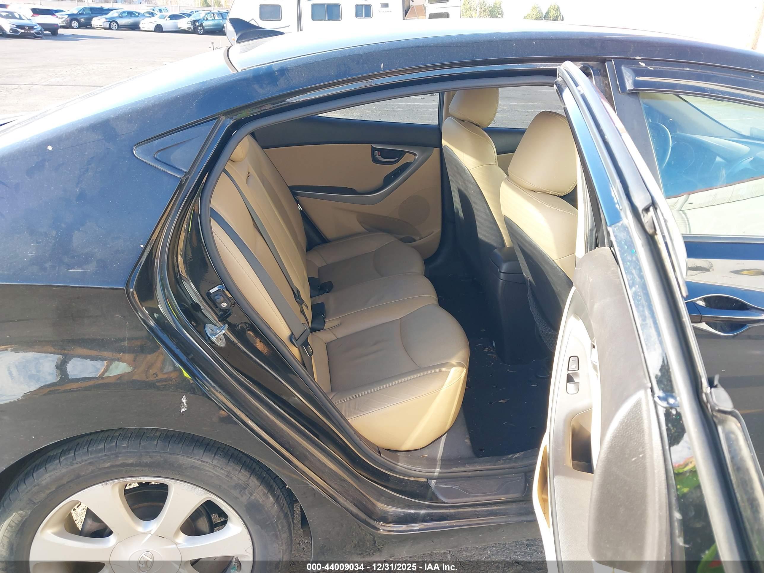 HYUNDAI ELANTRA image 8