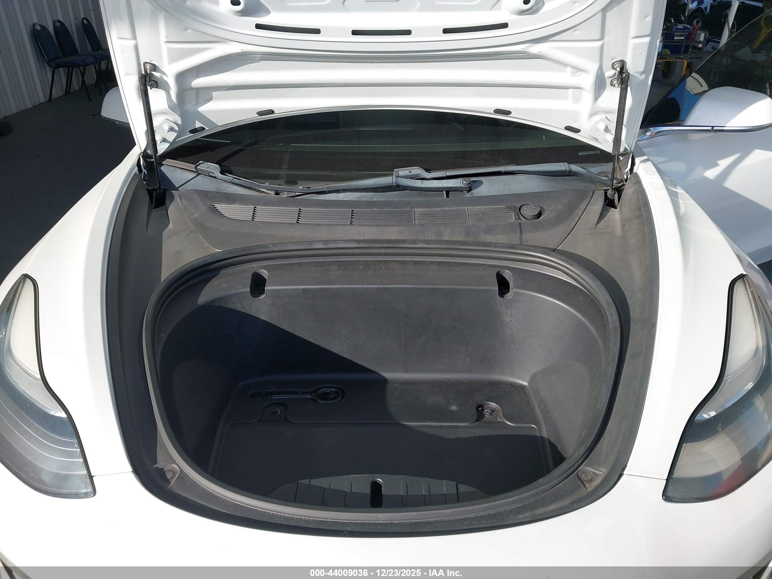 TESLA MODEL image 10