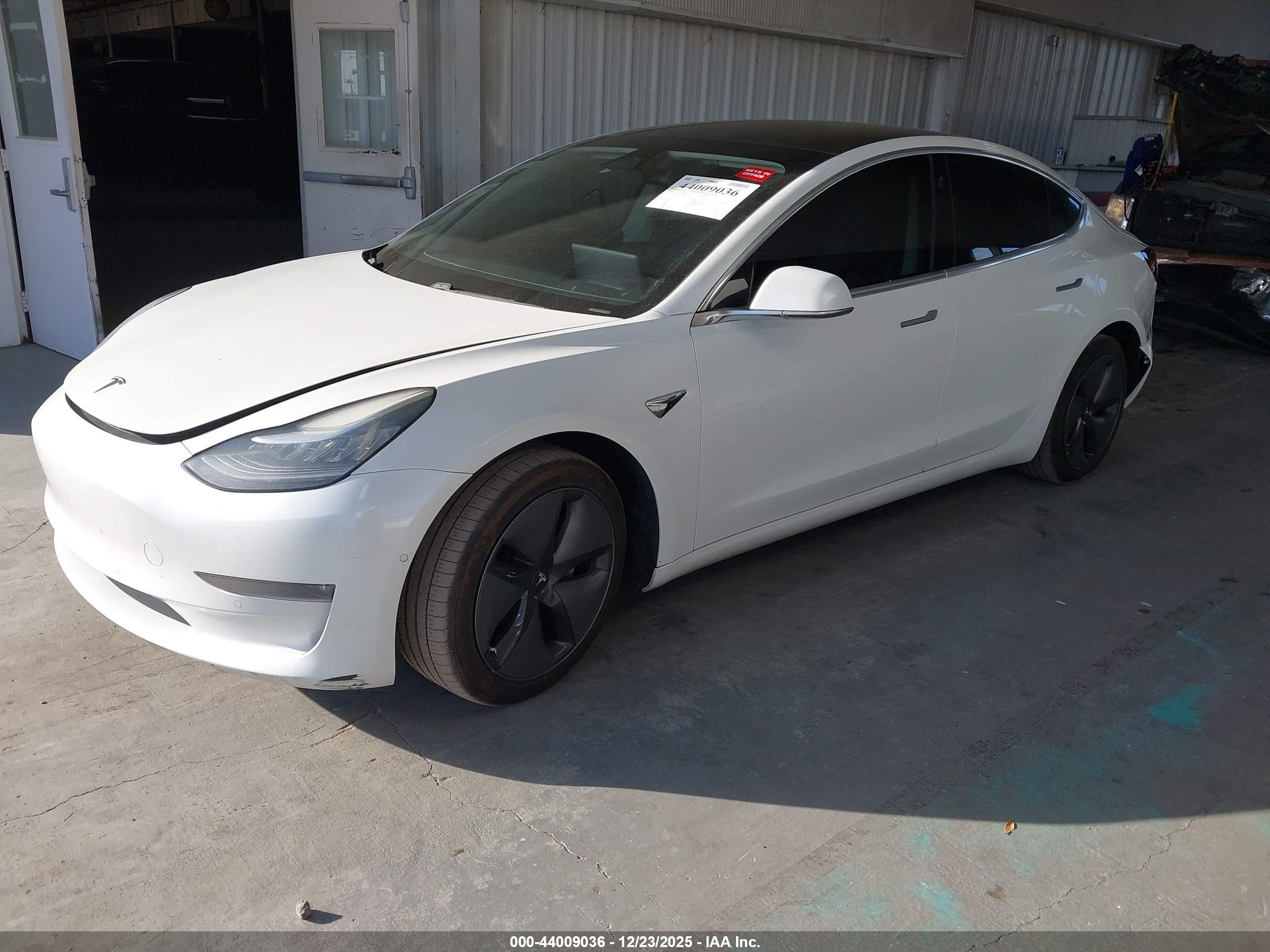 TESLA MODEL image 2