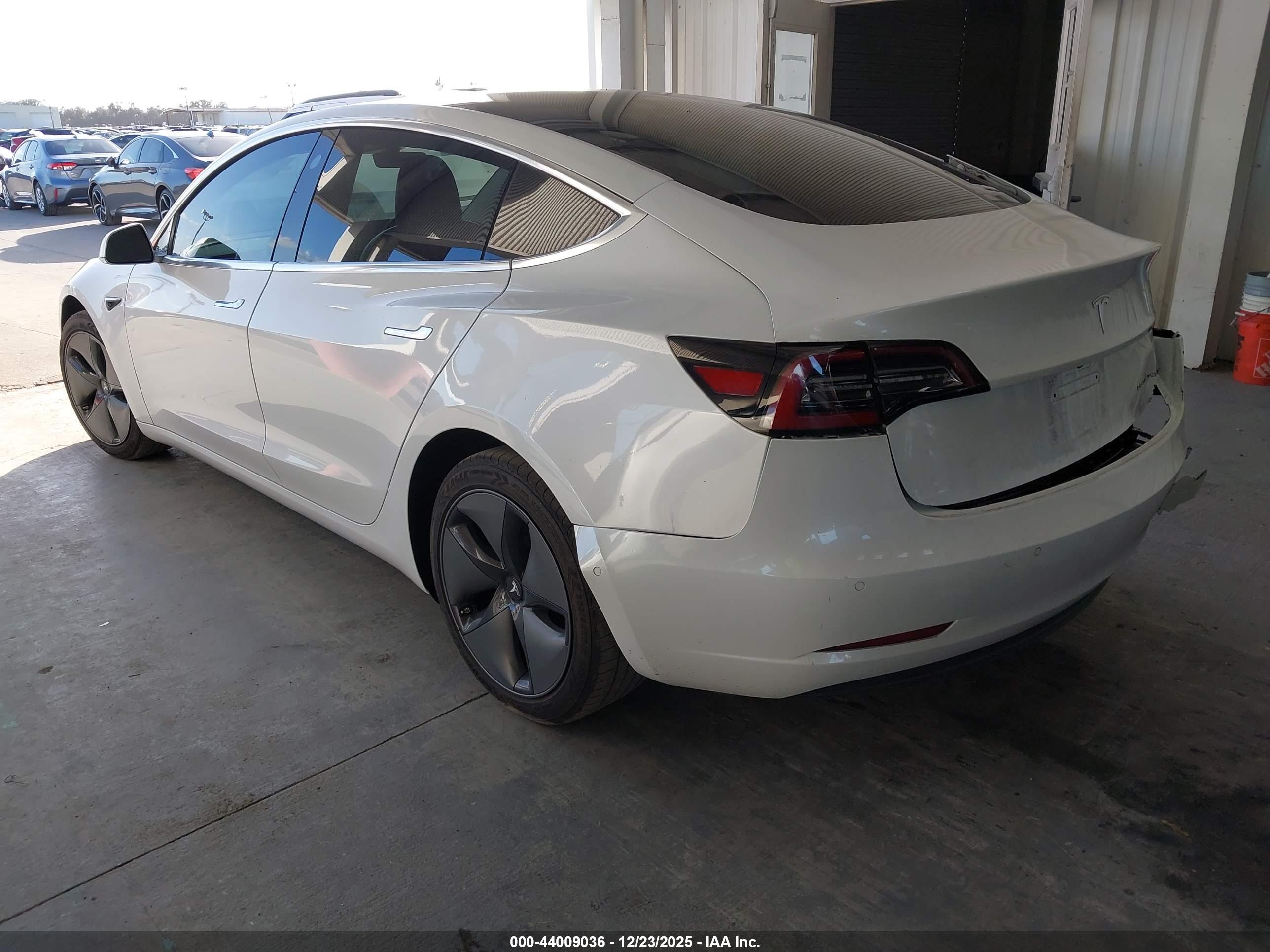 TESLA MODEL image 3