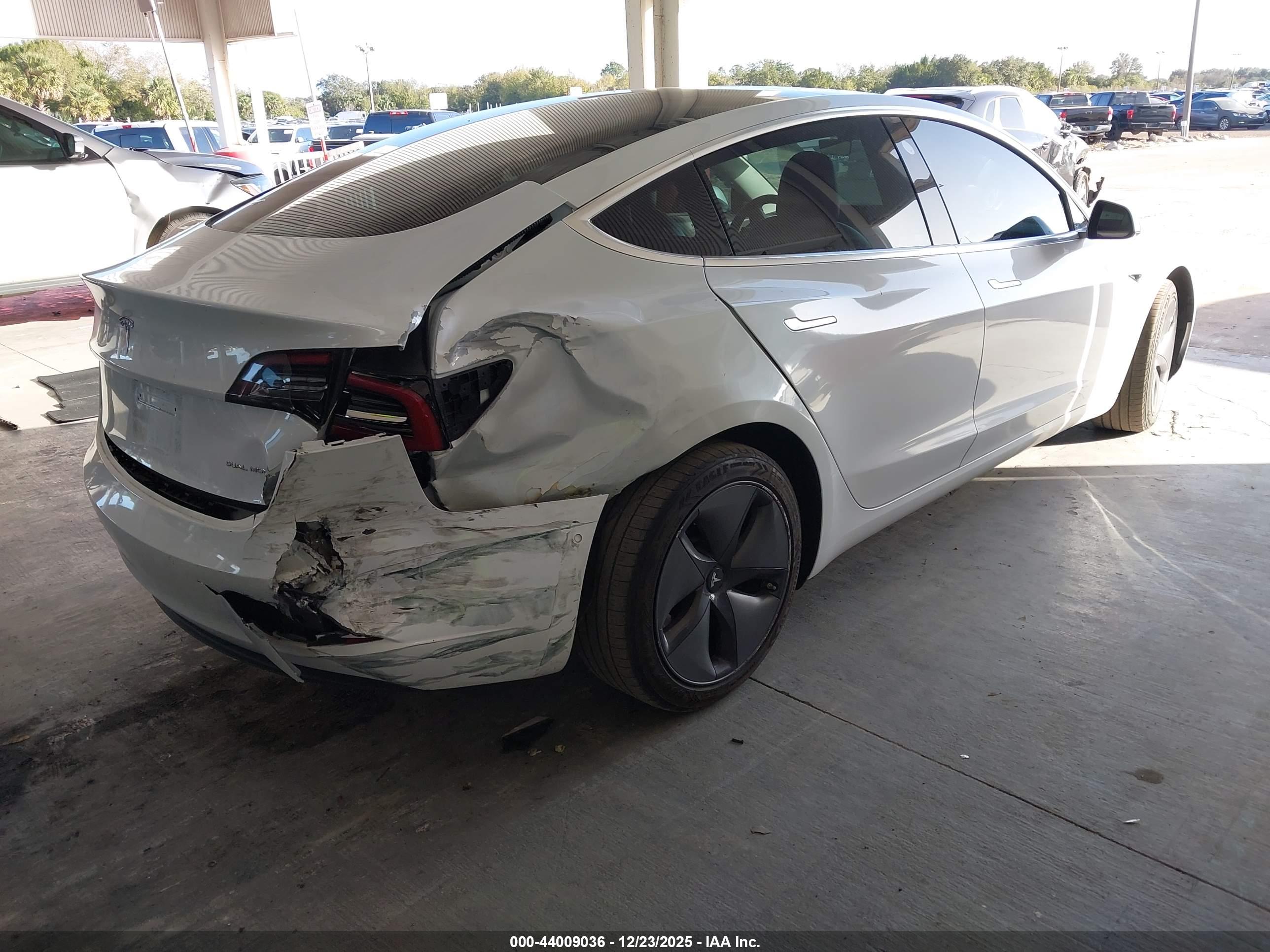 TESLA MODEL image 4