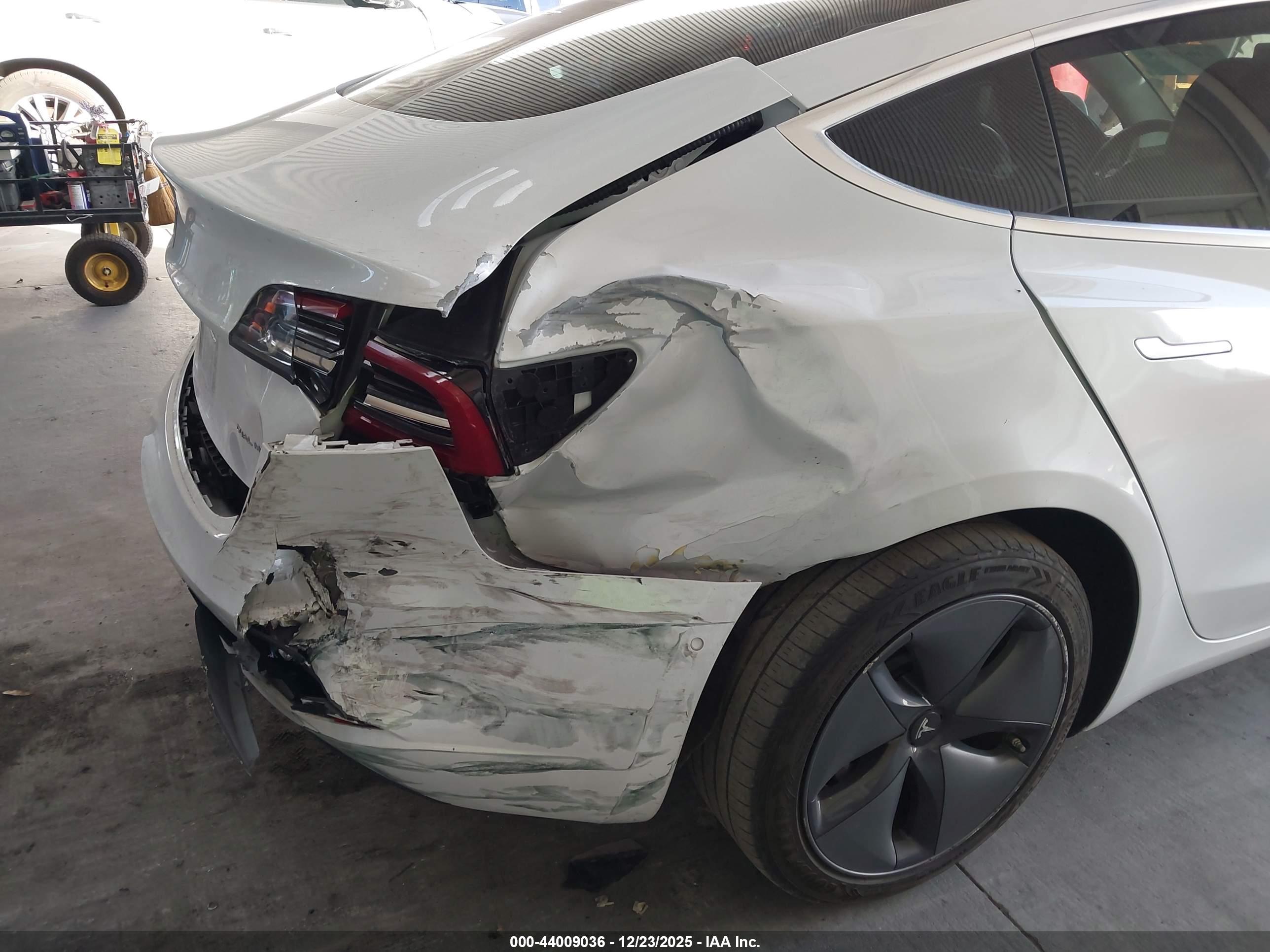 TESLA MODEL image 6