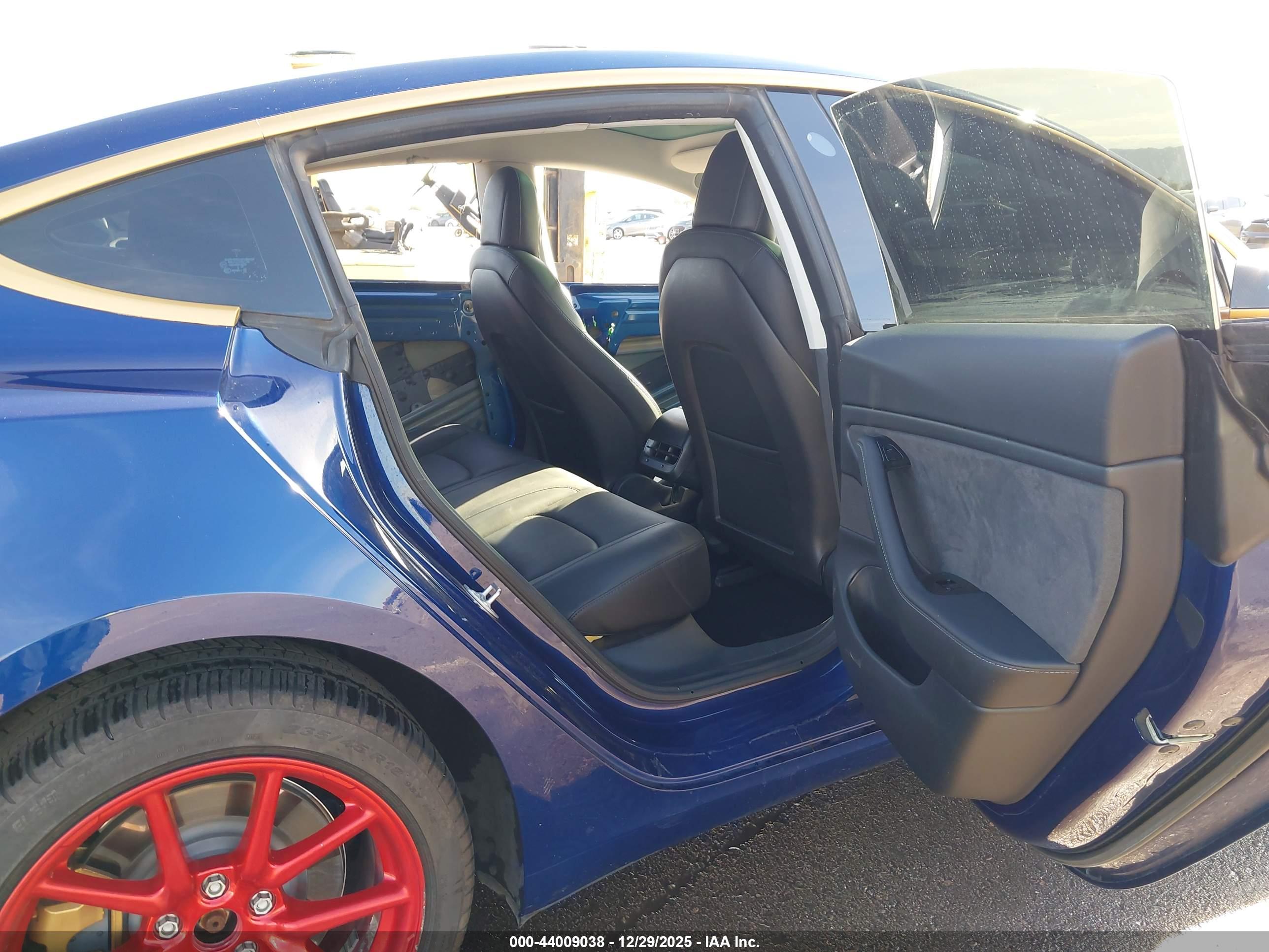 TESLA MODEL image 8