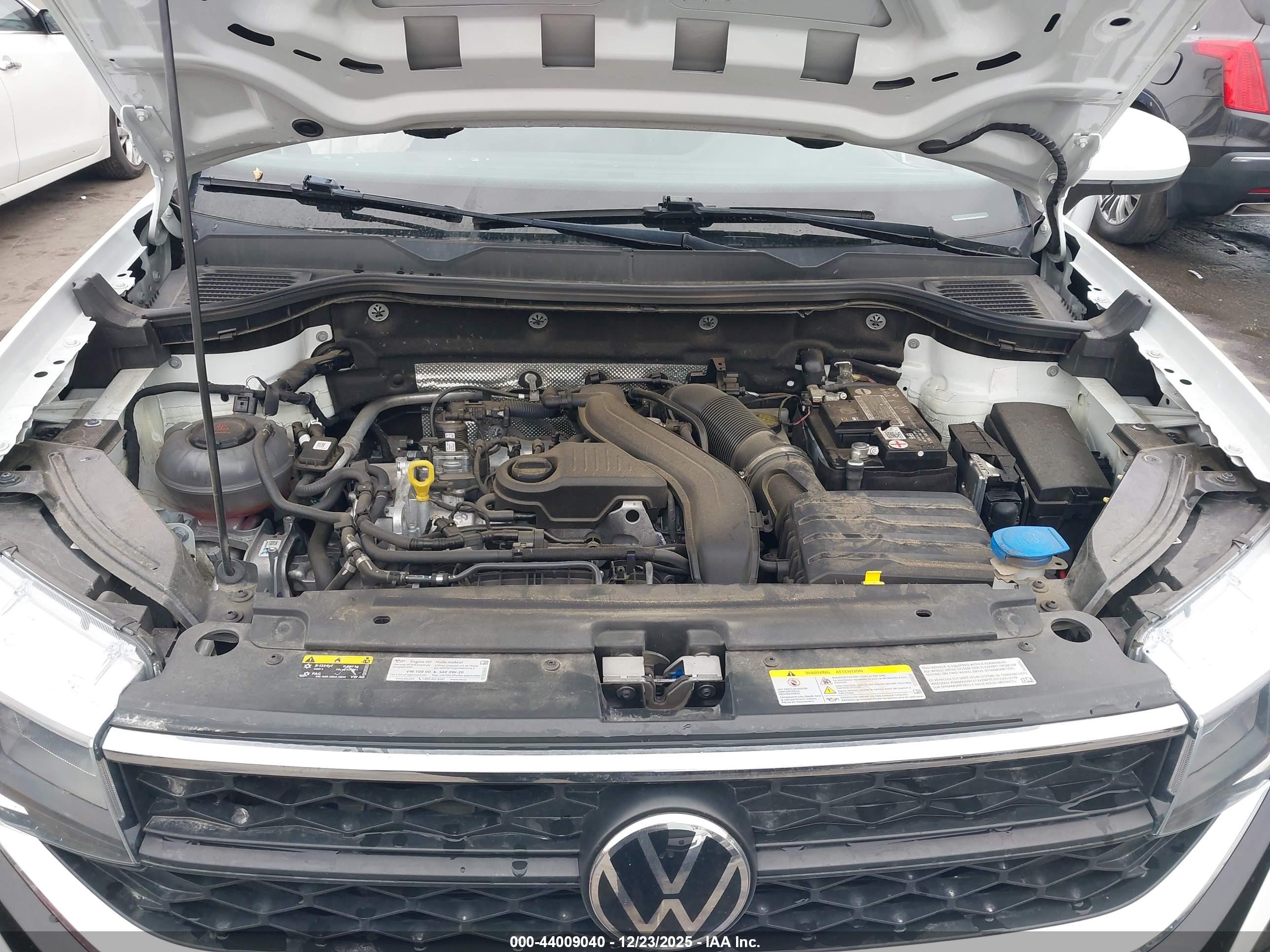 VOLKSWAGEN TAOS image 10