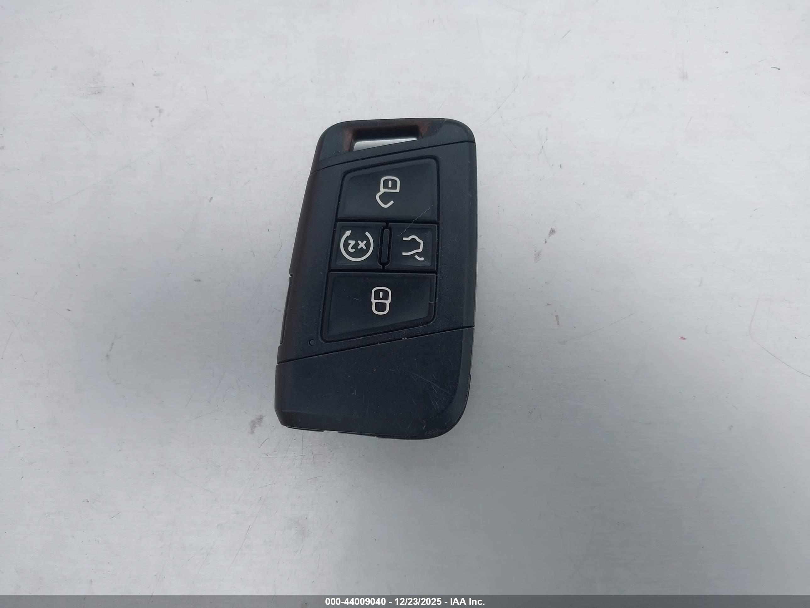 VOLKSWAGEN TAOS image 11