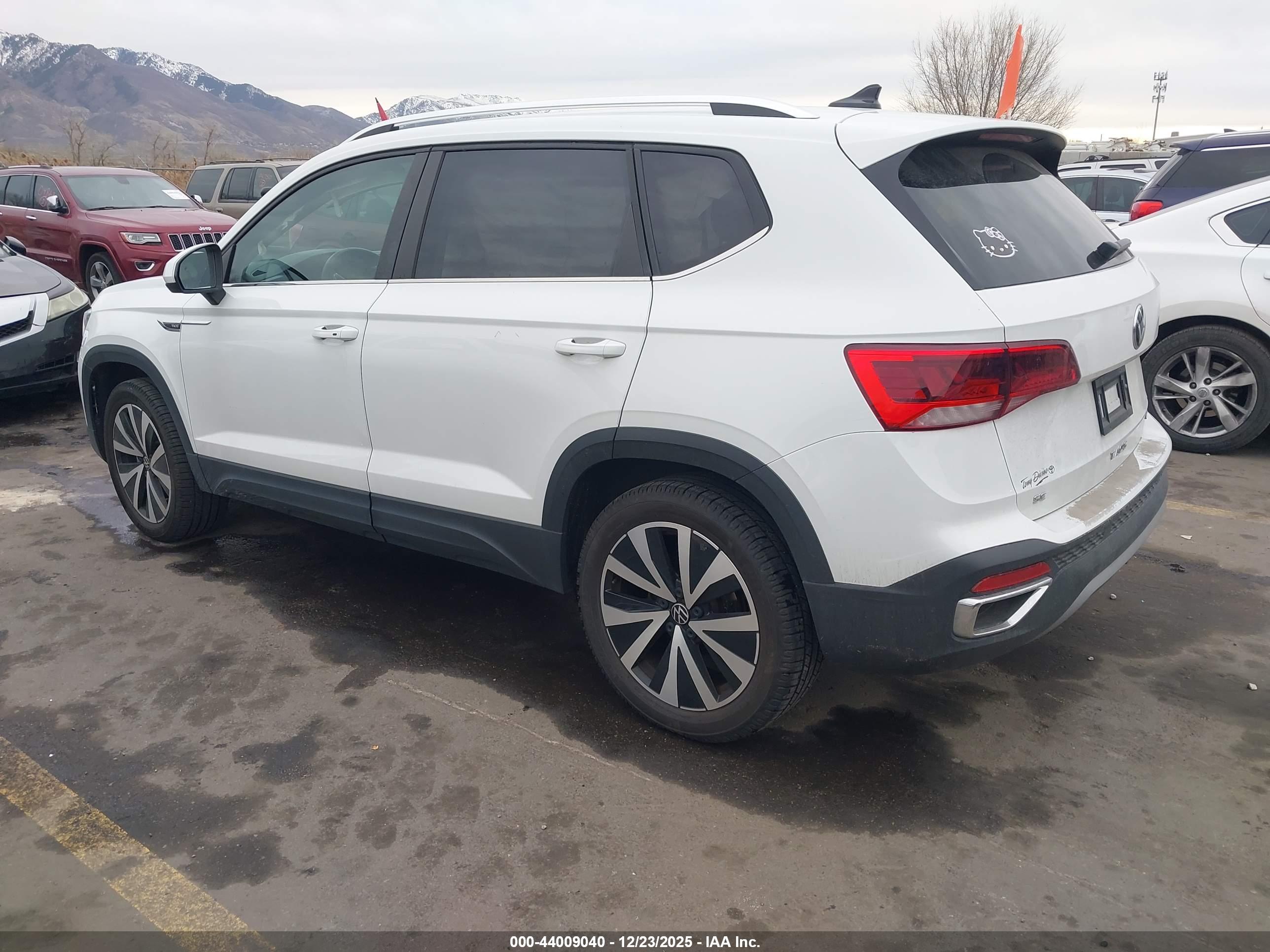 VOLKSWAGEN TAOS image 3