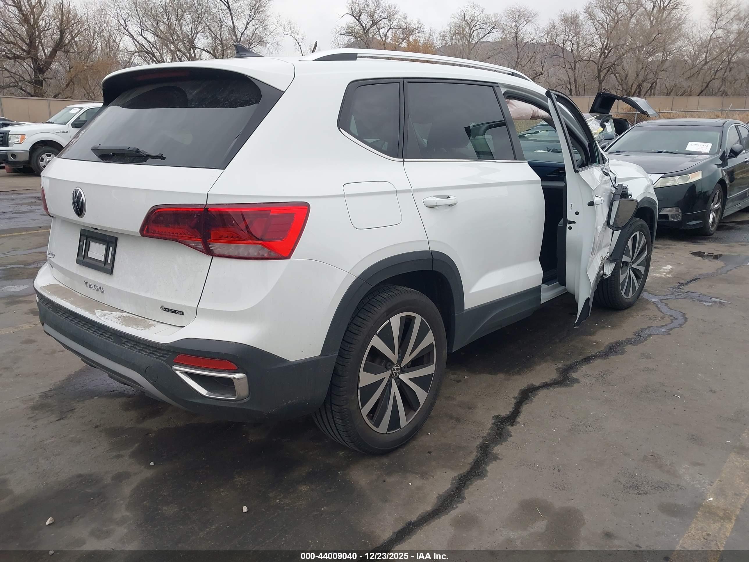 VOLKSWAGEN TAOS image 4