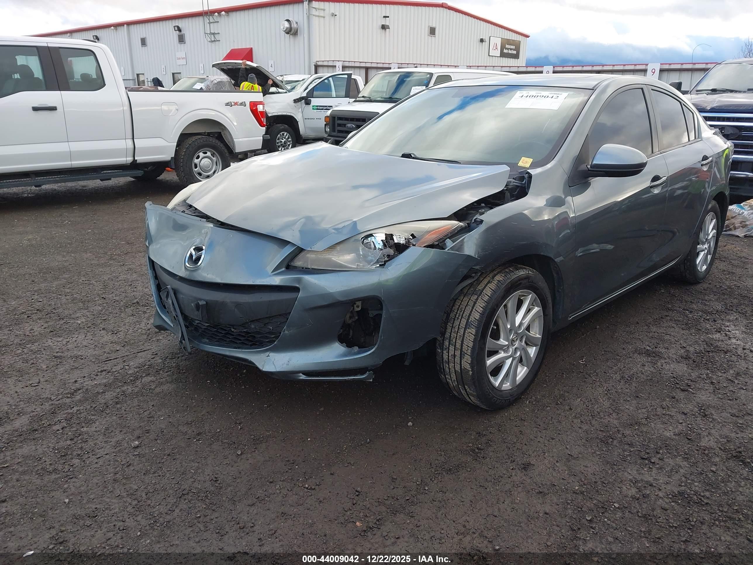MAZDA MAZDA3 image 2