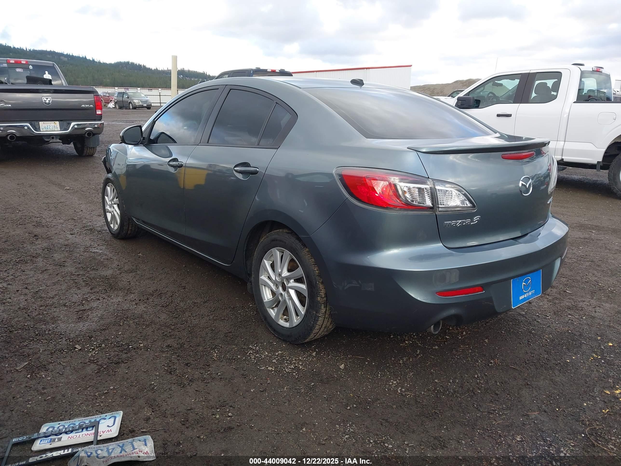 MAZDA MAZDA3 image 3