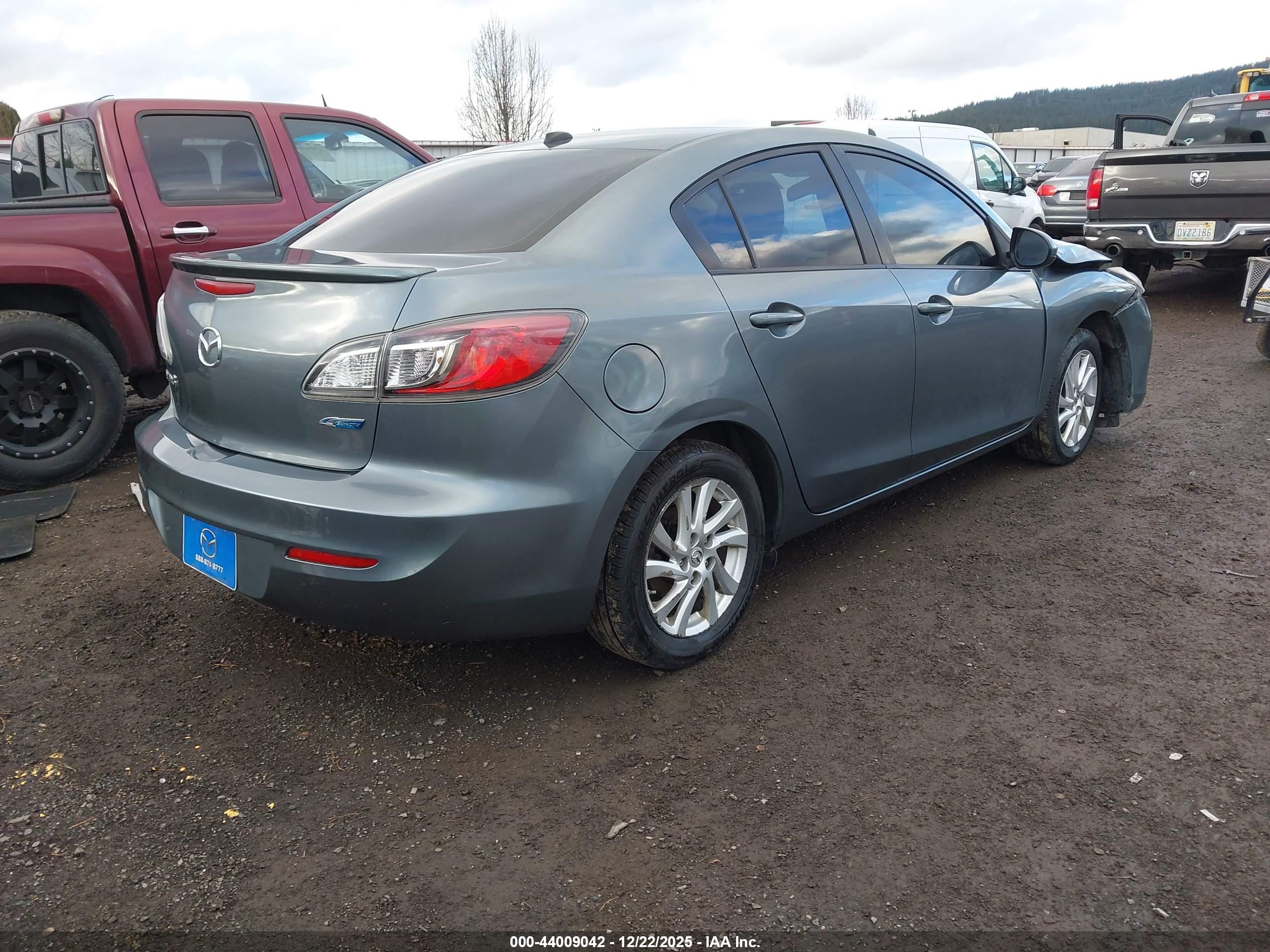 MAZDA MAZDA3 image 4