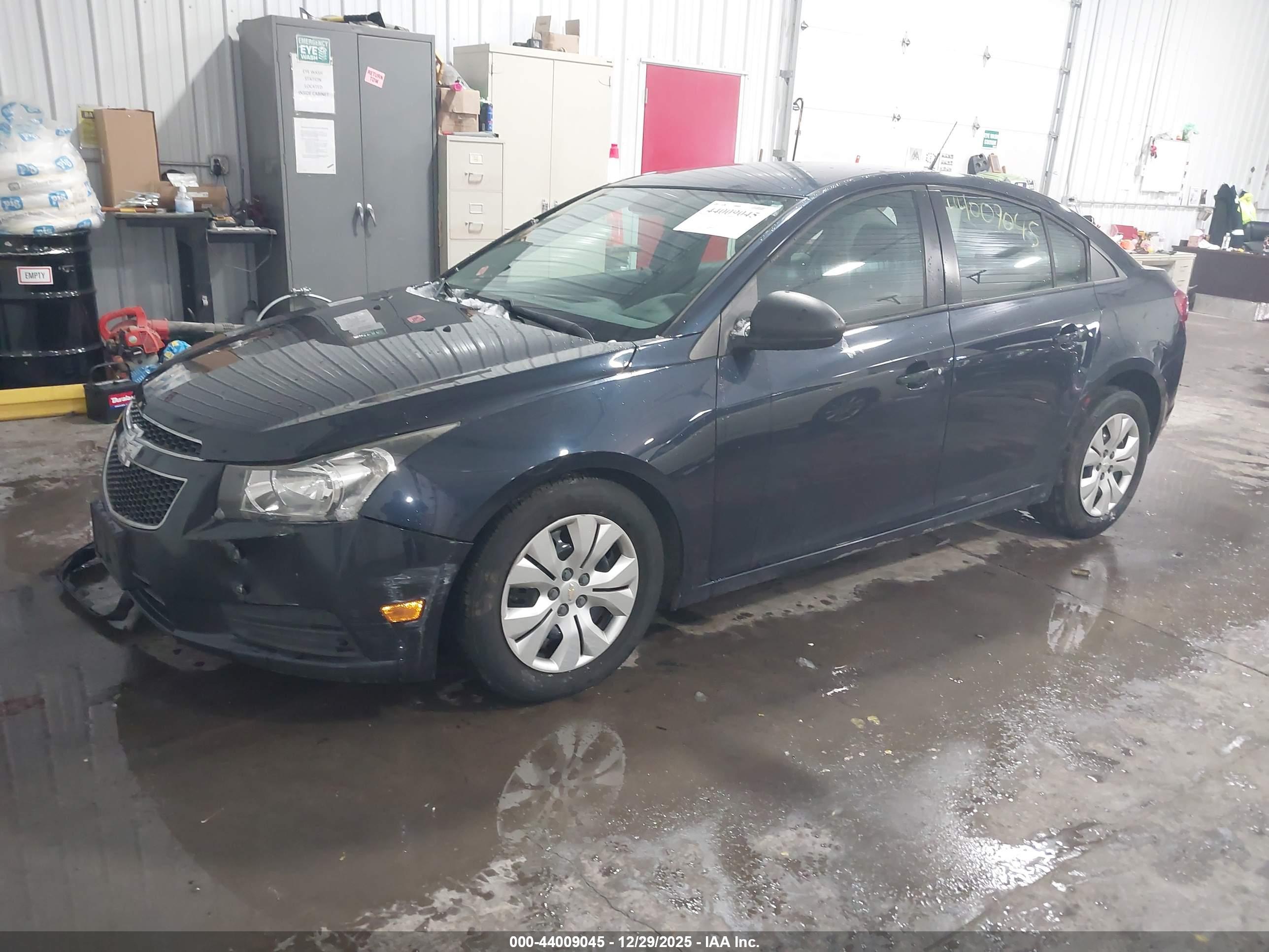 CHEVROLET CRUZE image 2