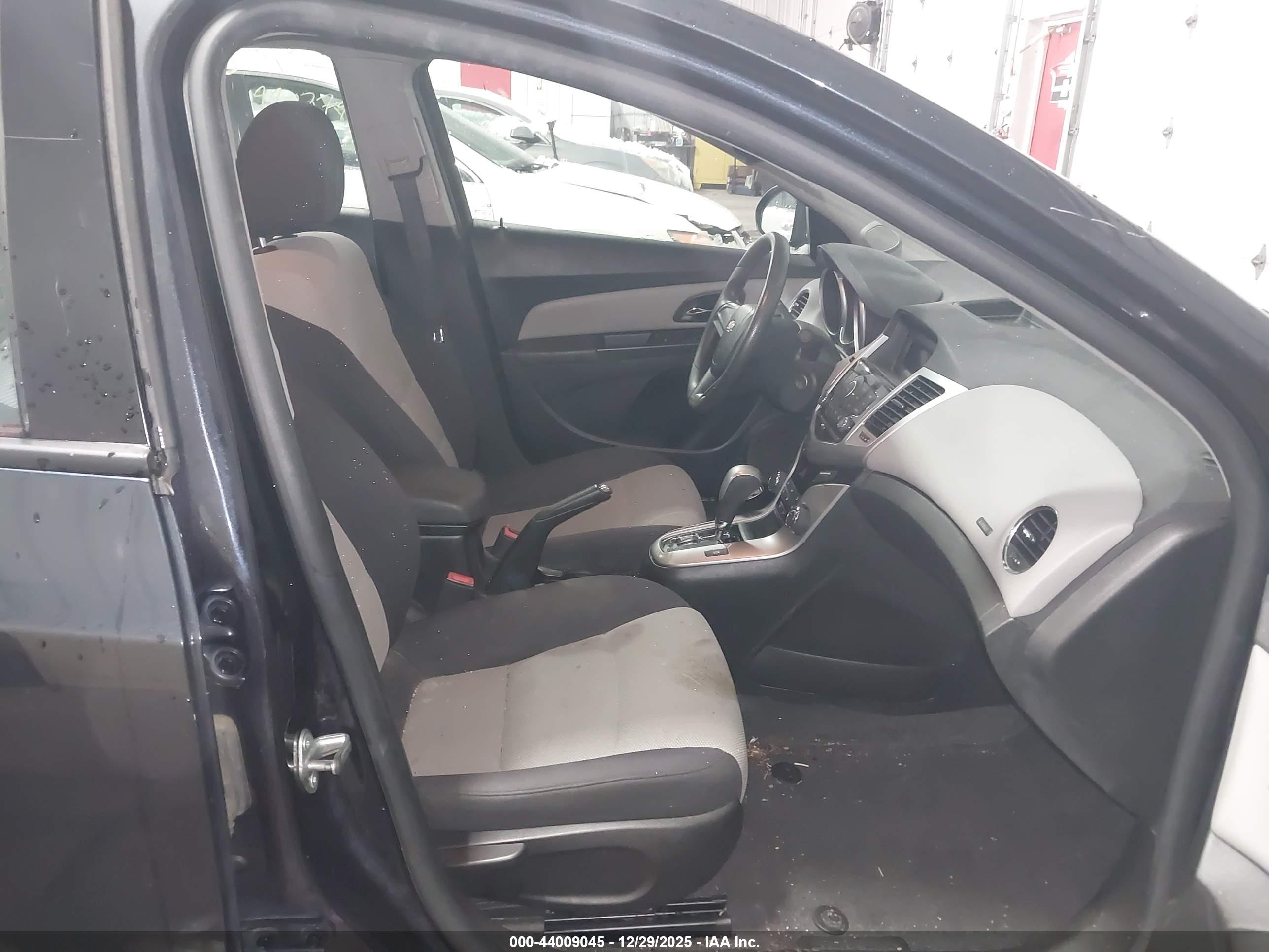 CHEVROLET CRUZE image 5
