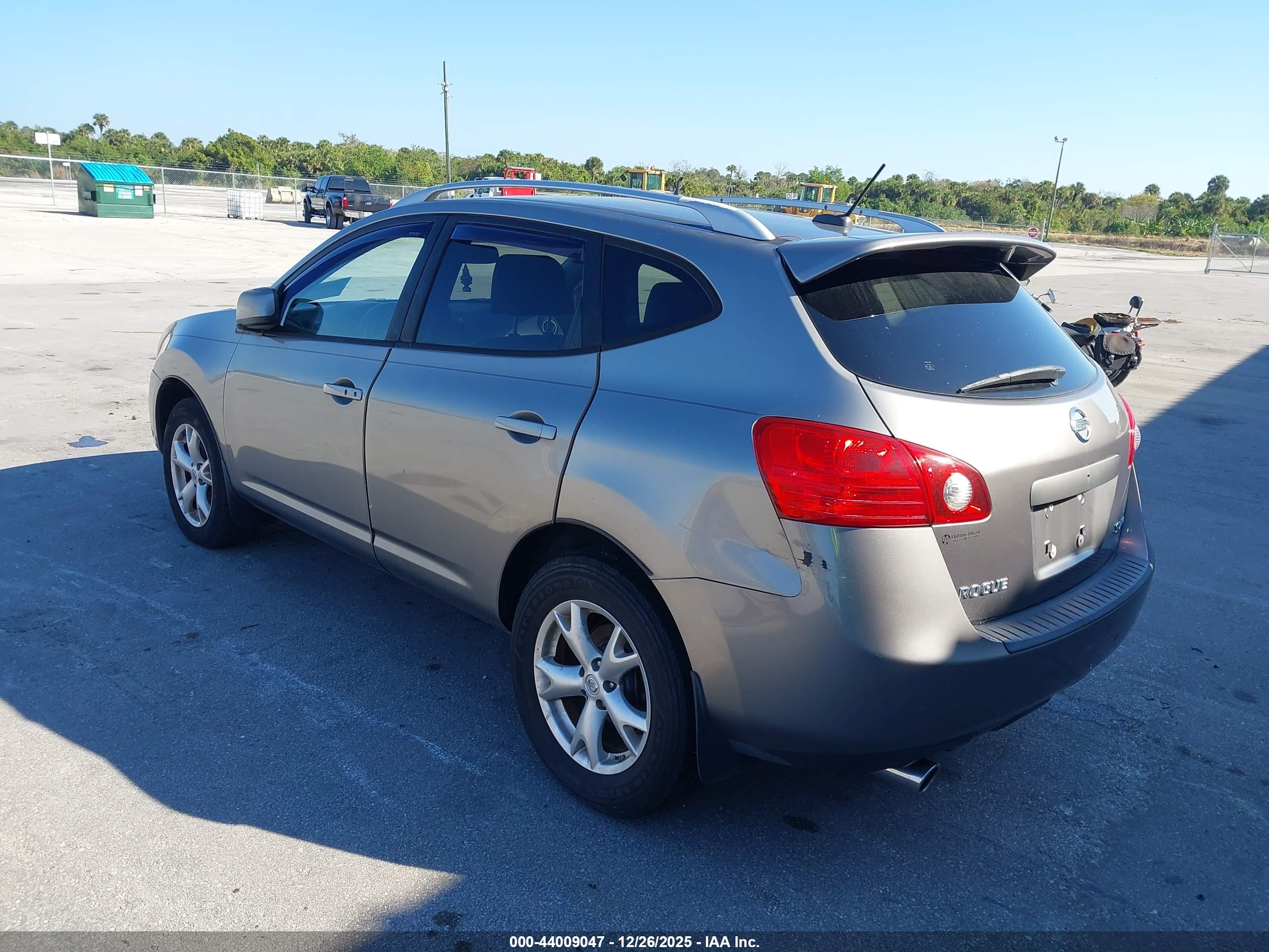 NISSAN ROGUE image 3