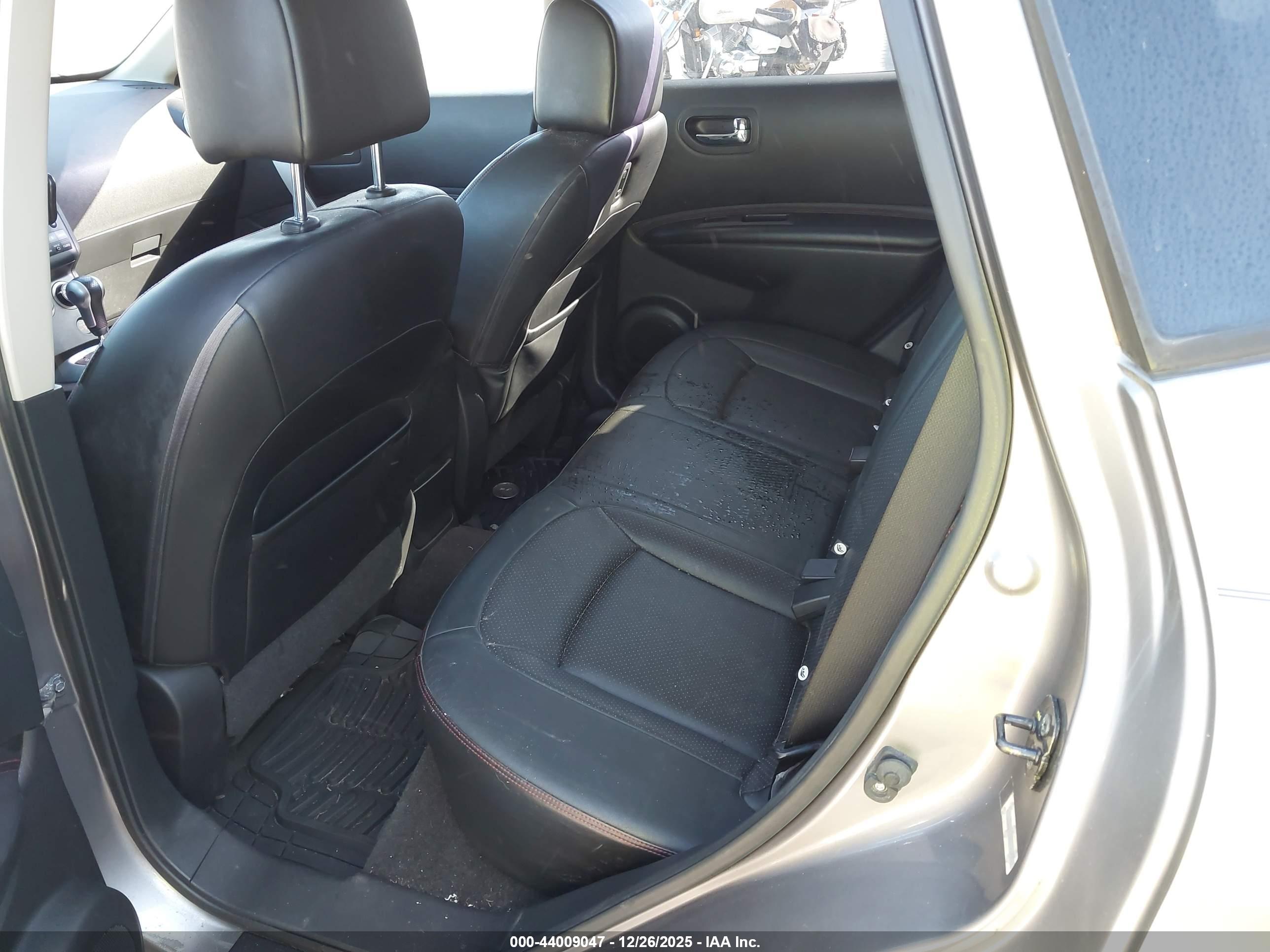 NISSAN ROGUE image 8