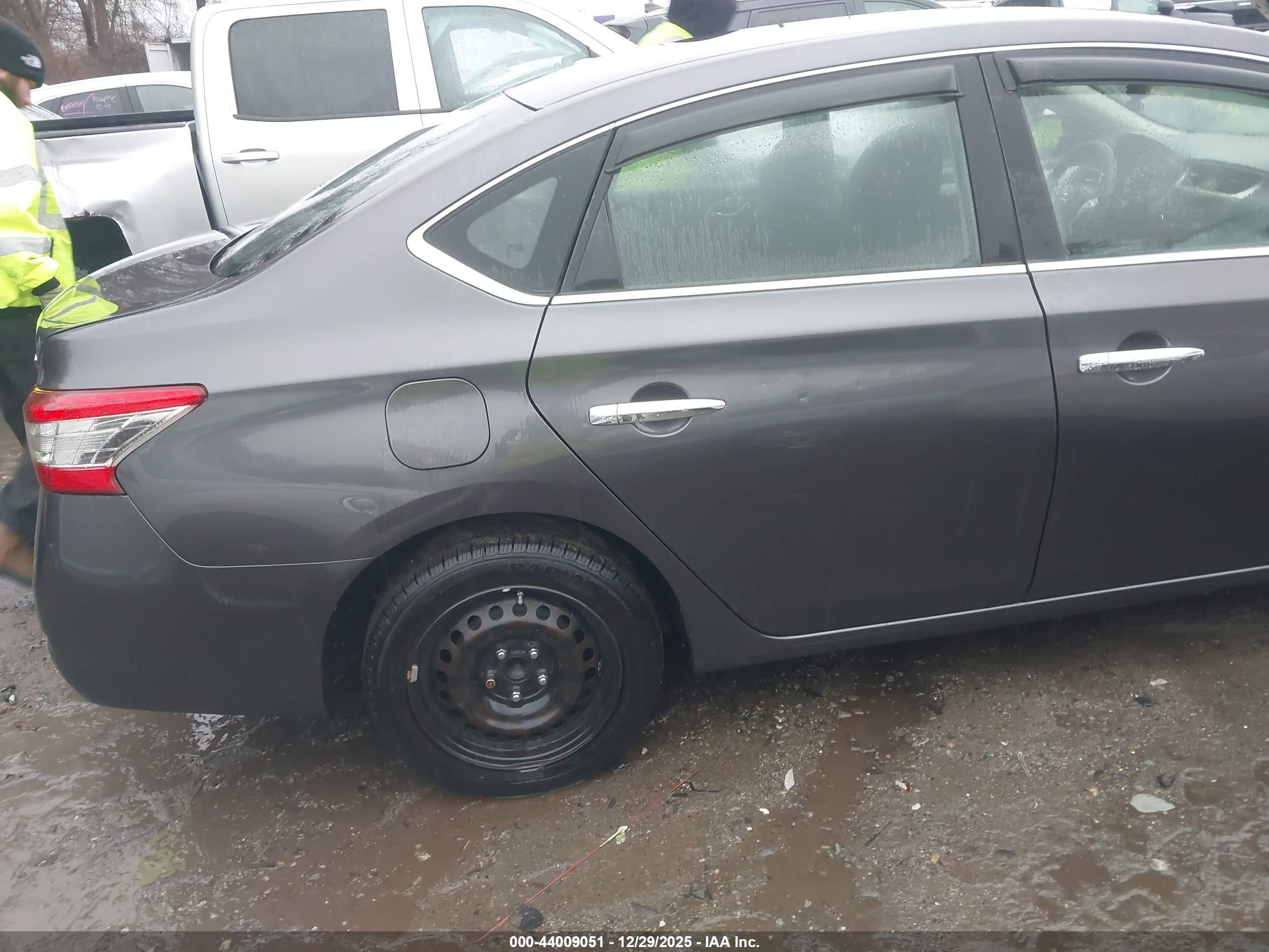 NISSAN SENTRA image 4