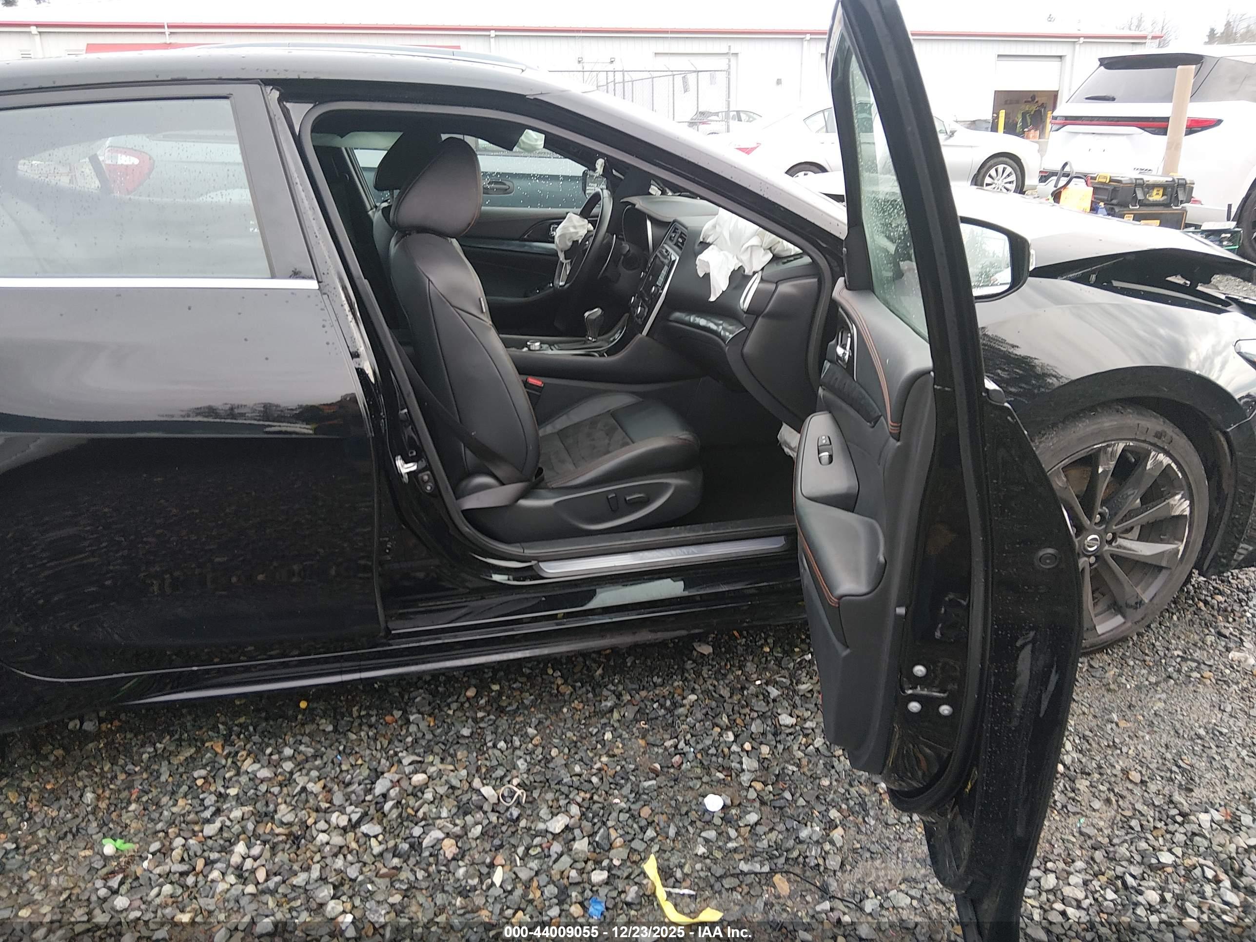 NISSAN MAXIMA image 5