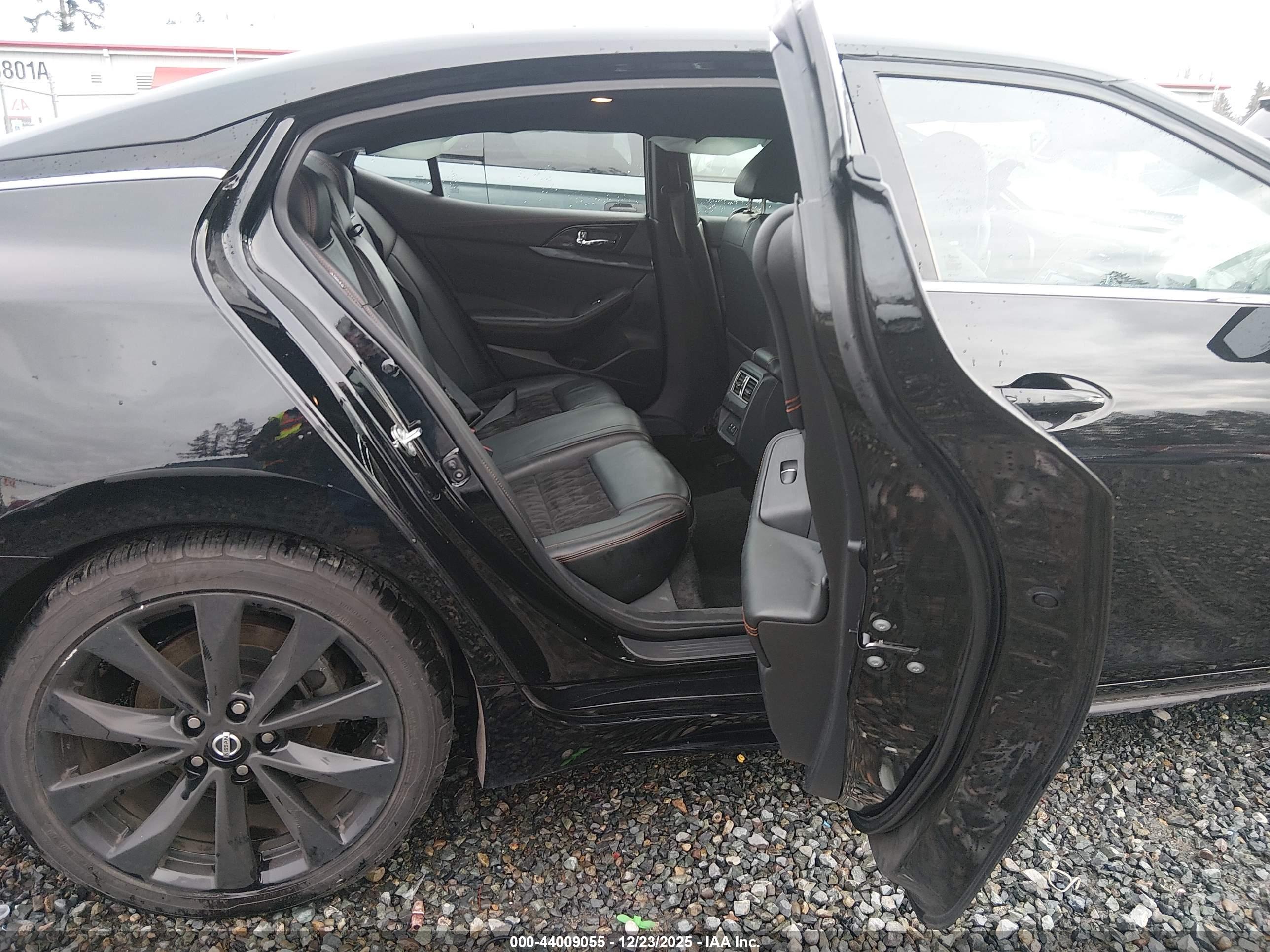 NISSAN MAXIMA image 8