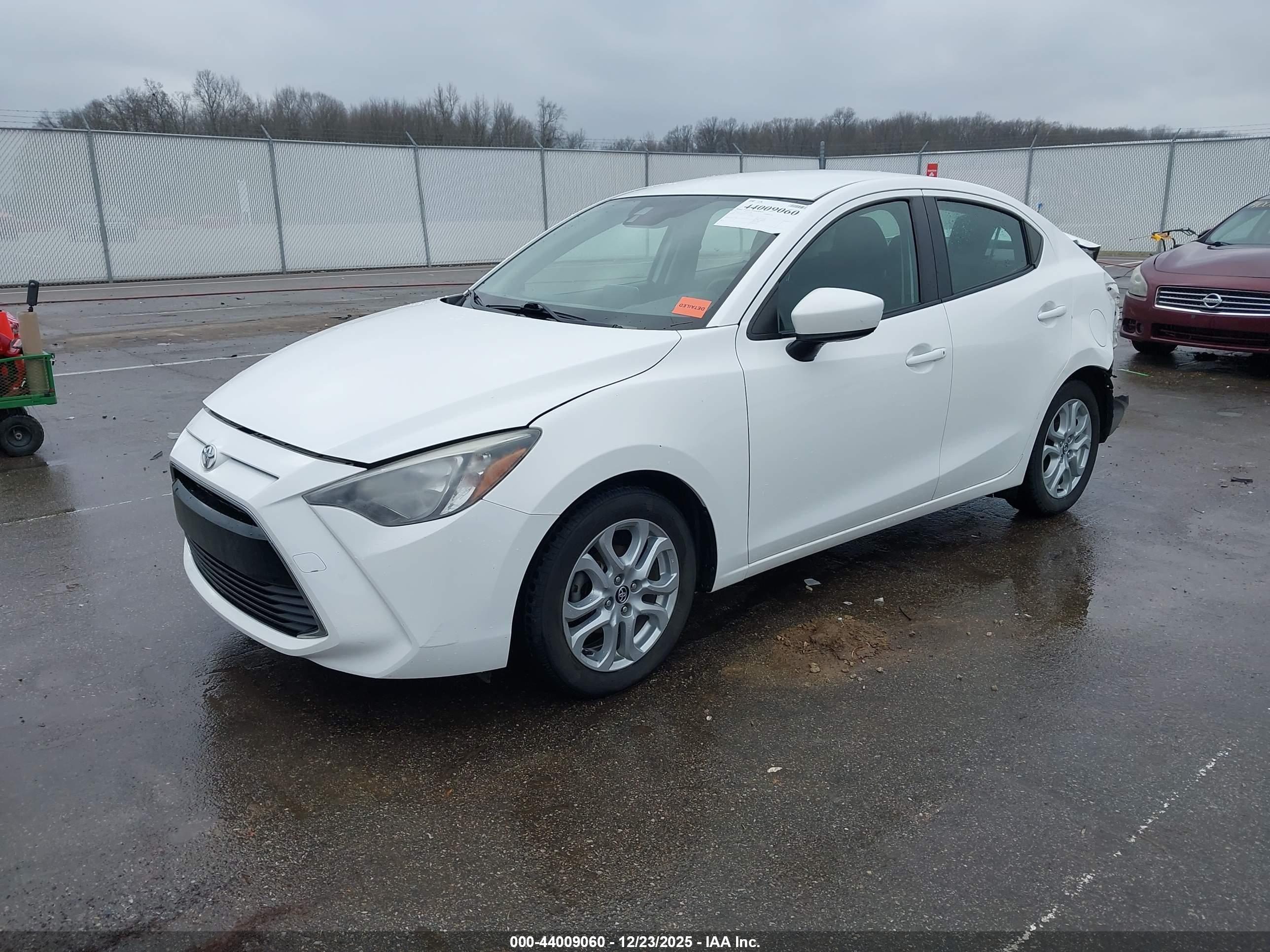 TOYOTA YARIS image 2