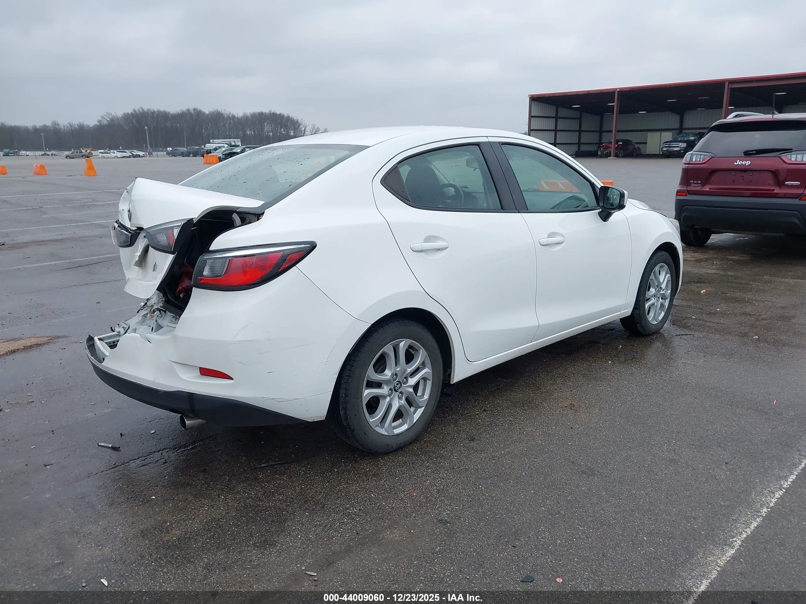 TOYOTA YARIS image 4