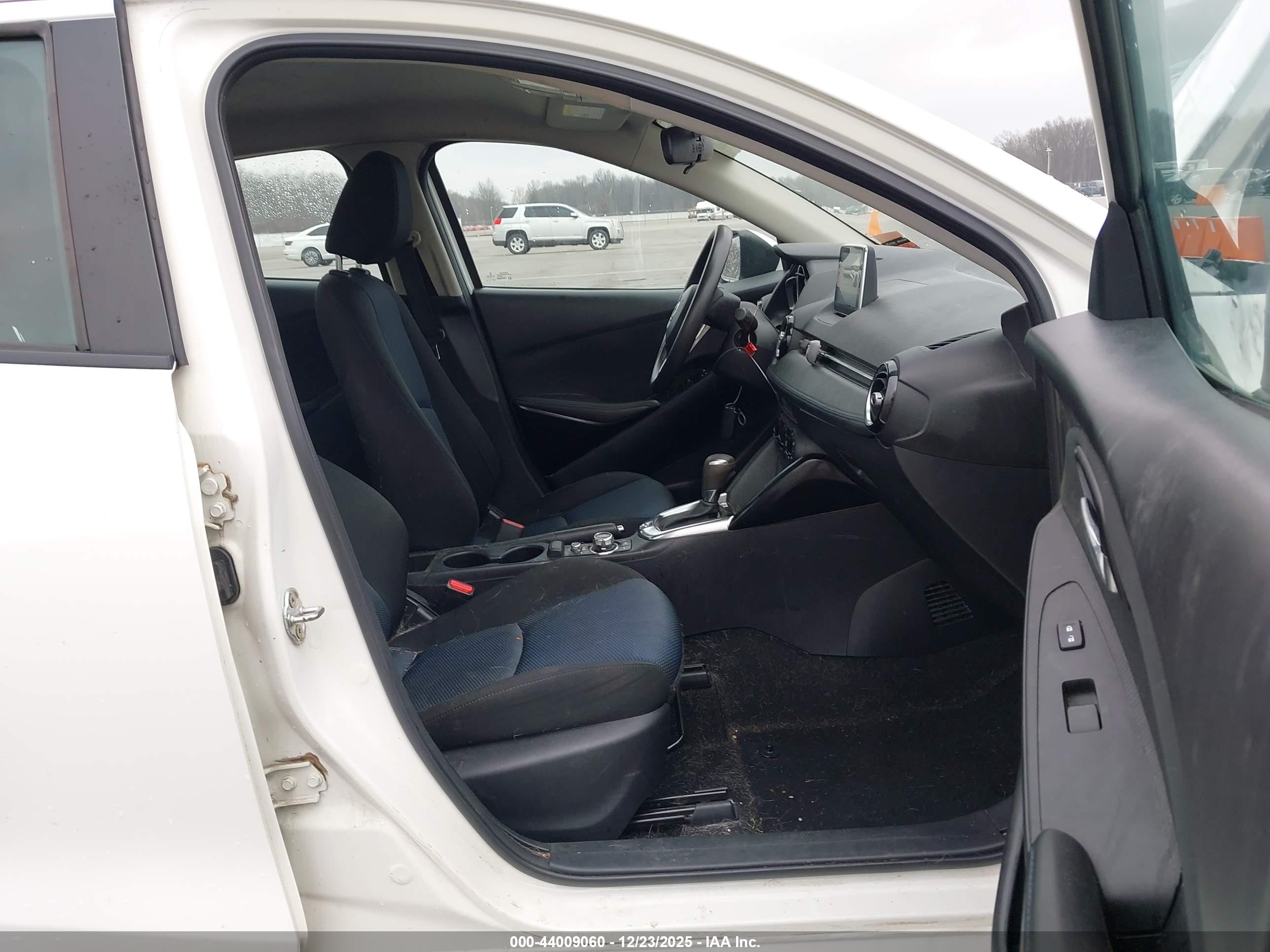 TOYOTA YARIS image 5