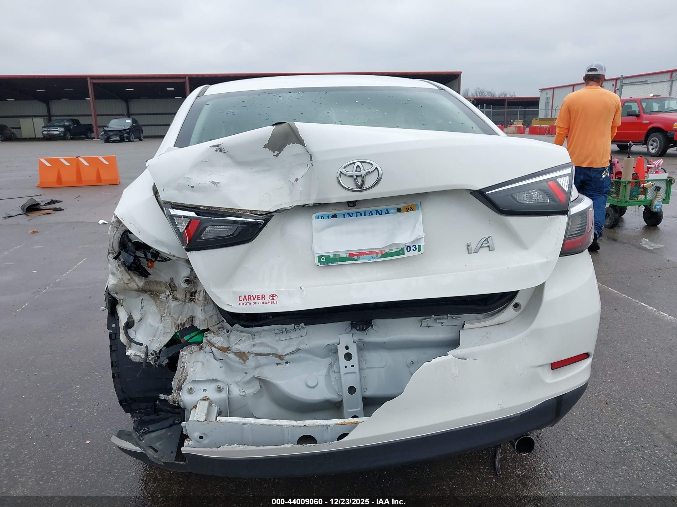 TOYOTA YARIS image 6
