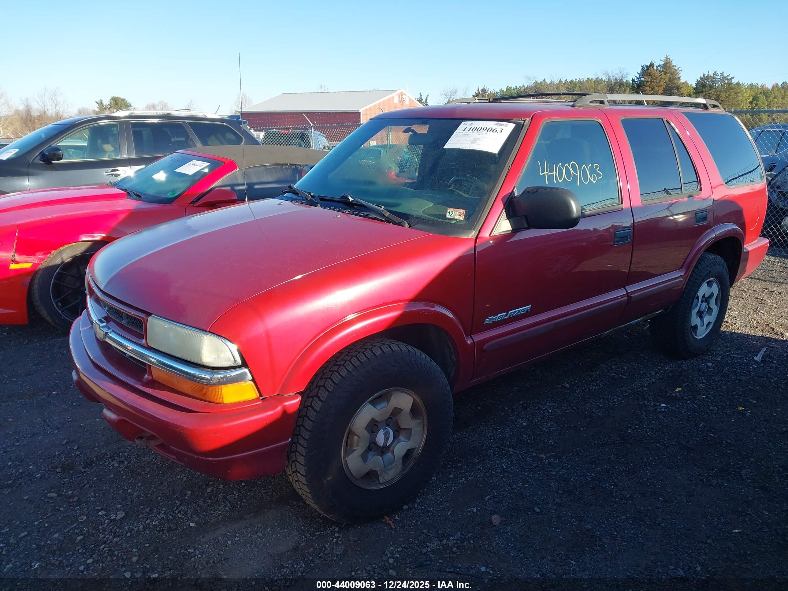 CHEVROLET BLAZER image 2