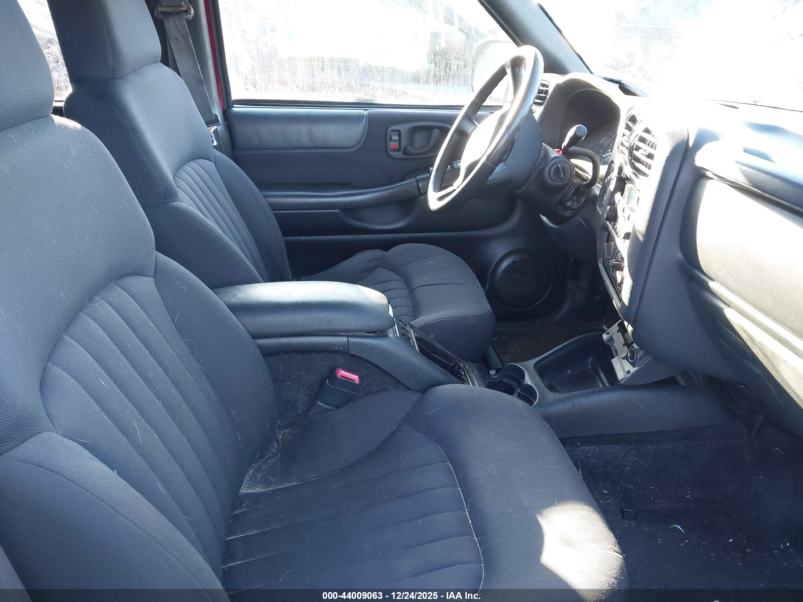 CHEVROLET BLAZER image 5