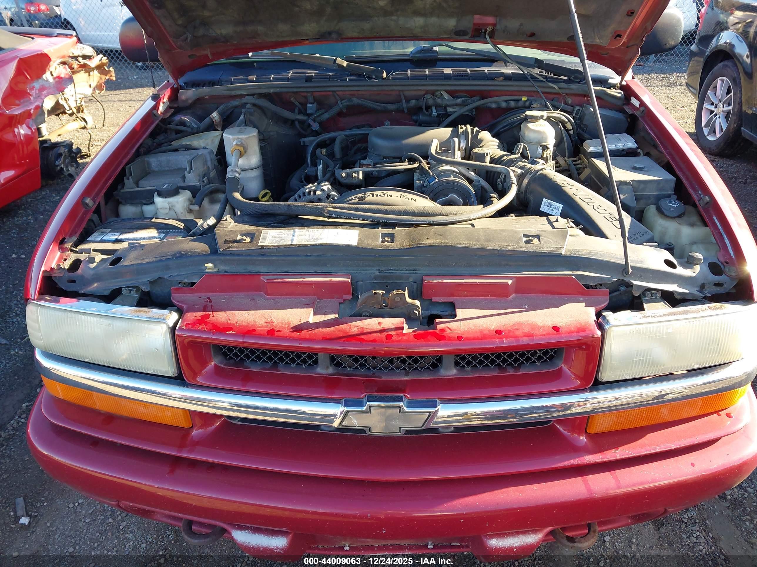 CHEVROLET BLAZER image 6