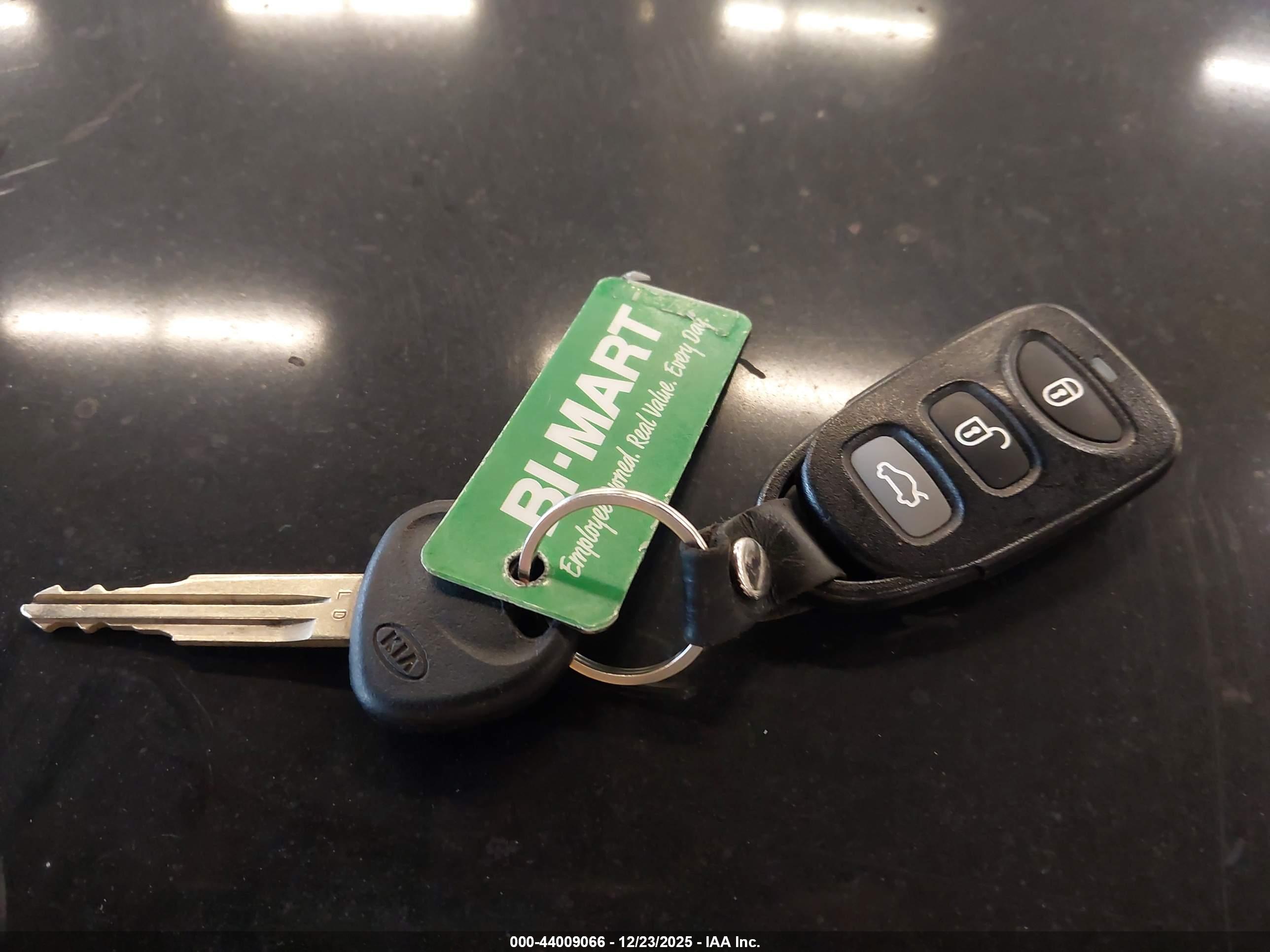 KIA SPECTRA image 11