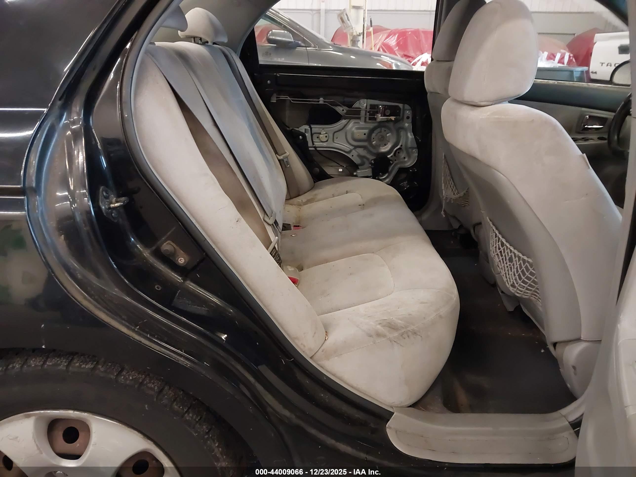 KIA SPECTRA image 8