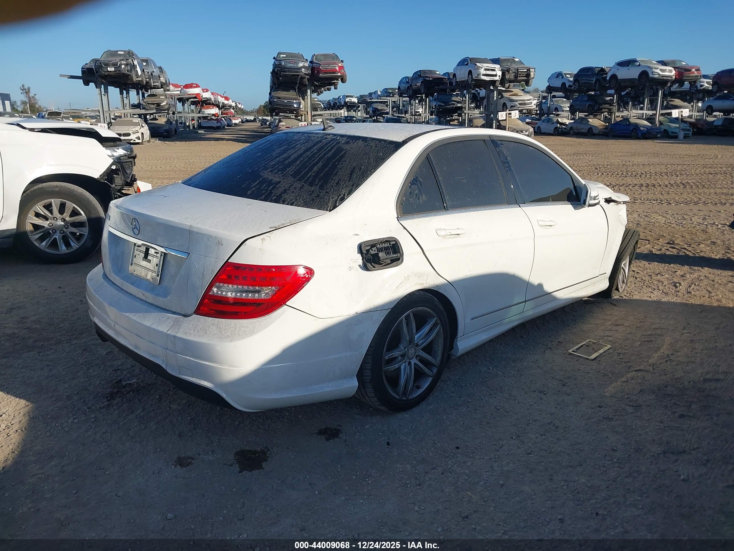 MERCEDES-BENZ C-CLASS image 4