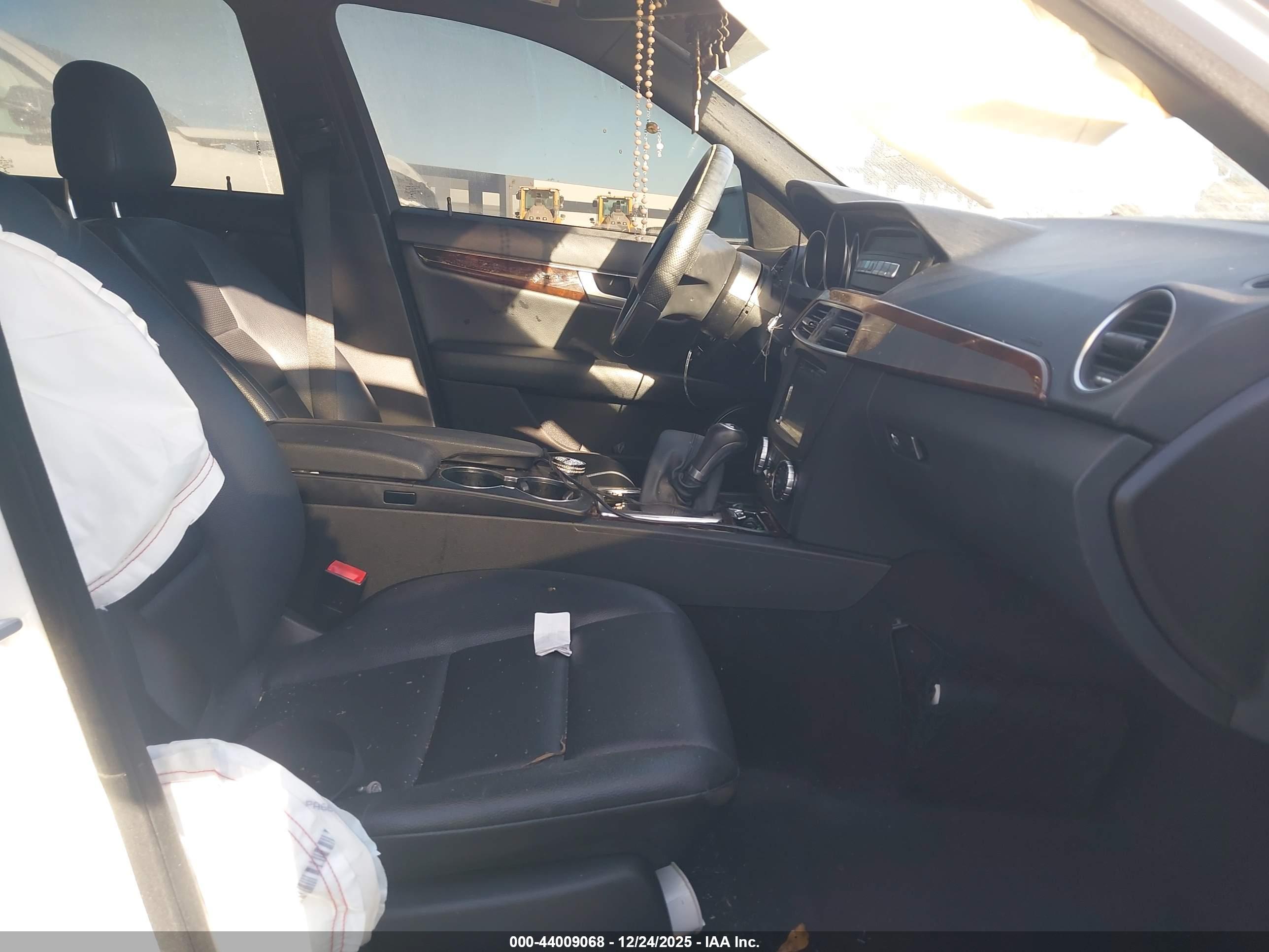 MERCEDES-BENZ C-CLASS image 5