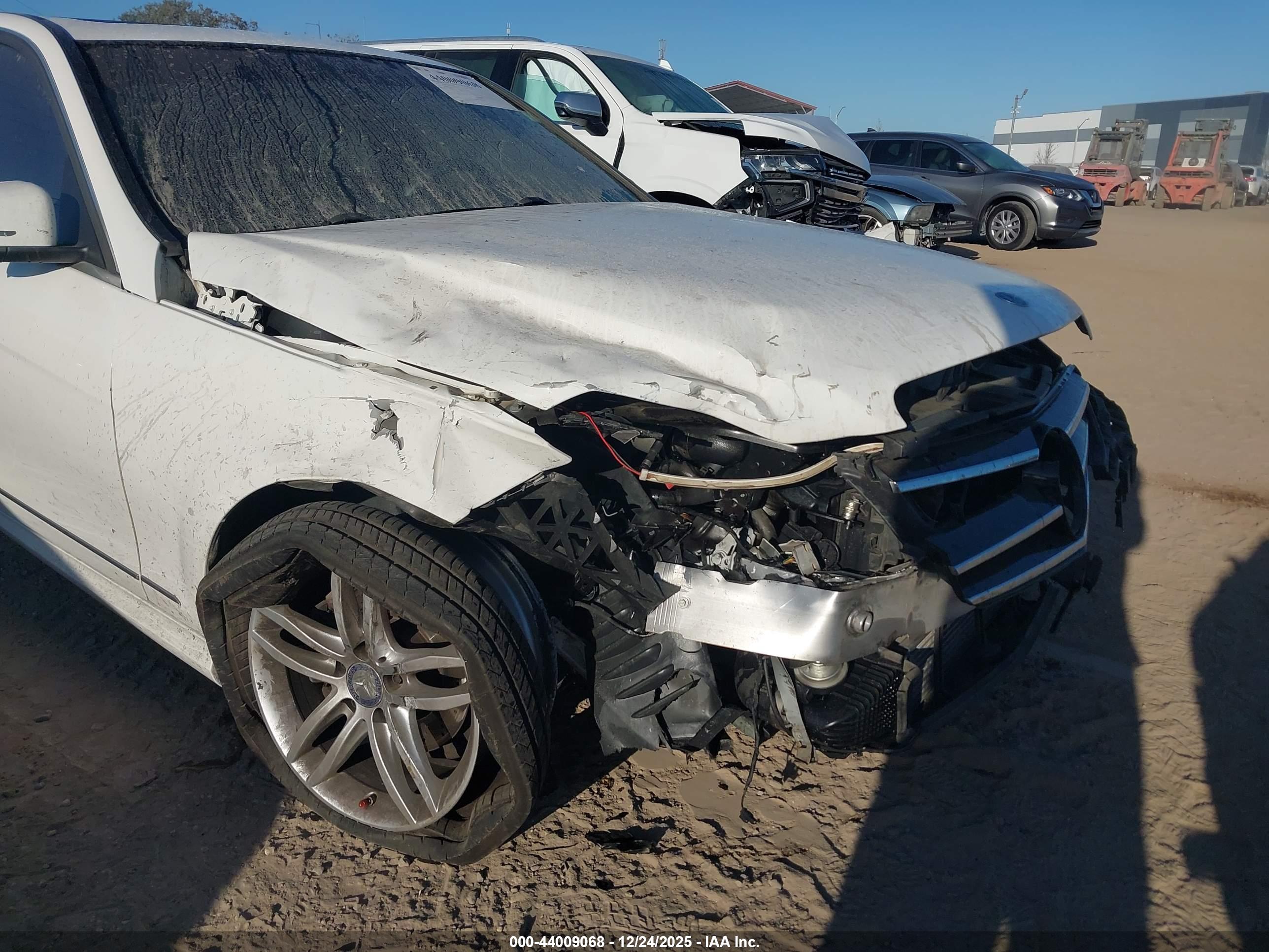 MERCEDES-BENZ C-CLASS image 6