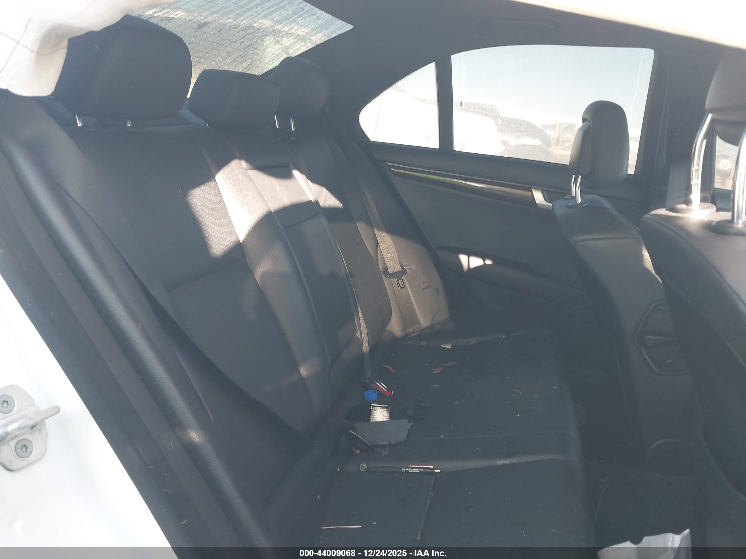 MERCEDES-BENZ C-CLASS image 8