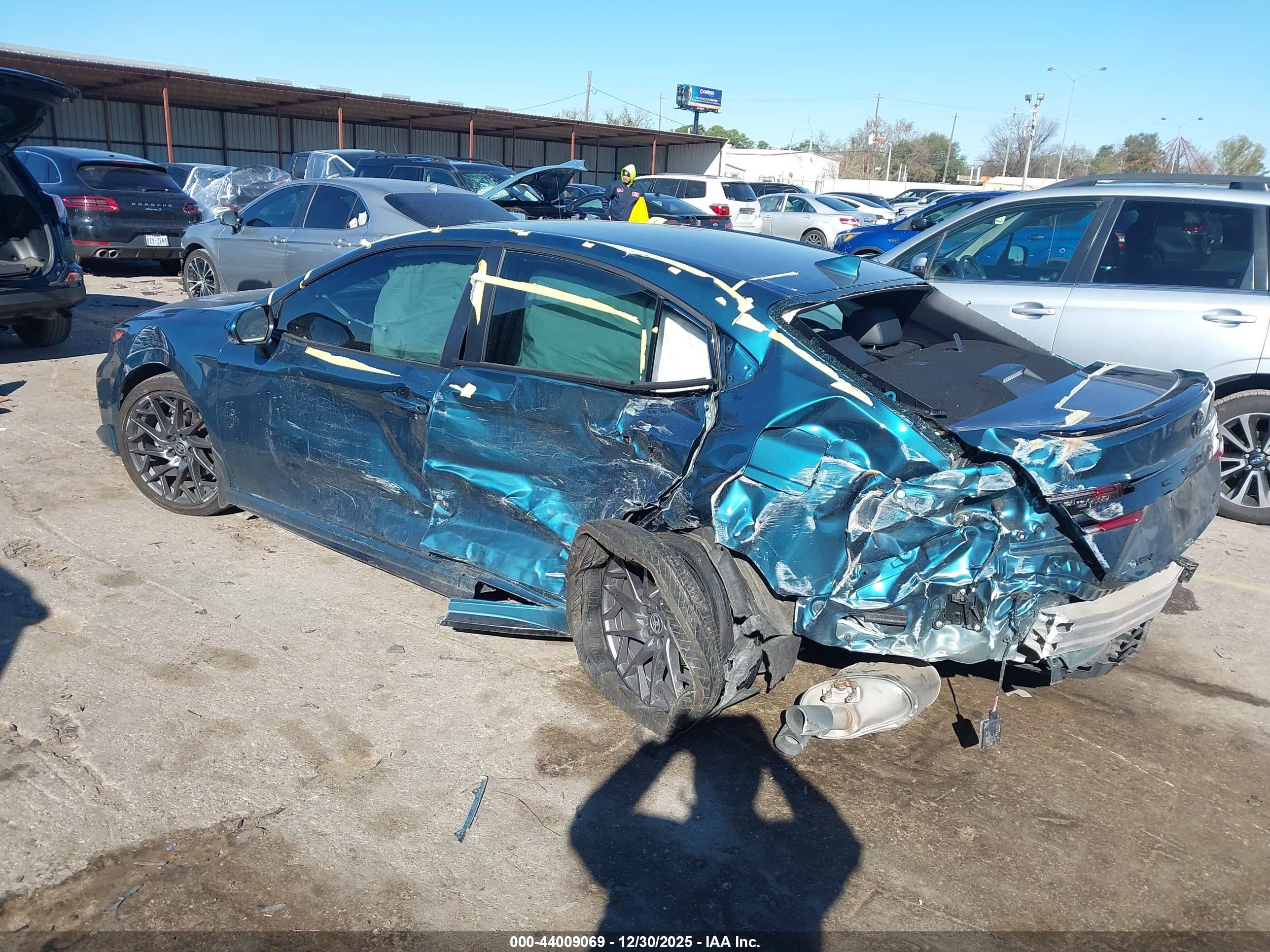 TOYOTA CAMRY image 3
