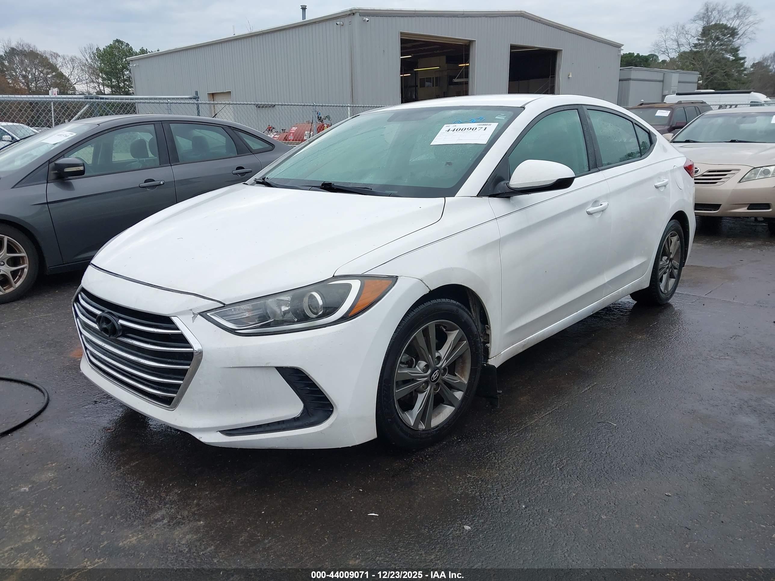 HYUNDAI ELANTRA image 2