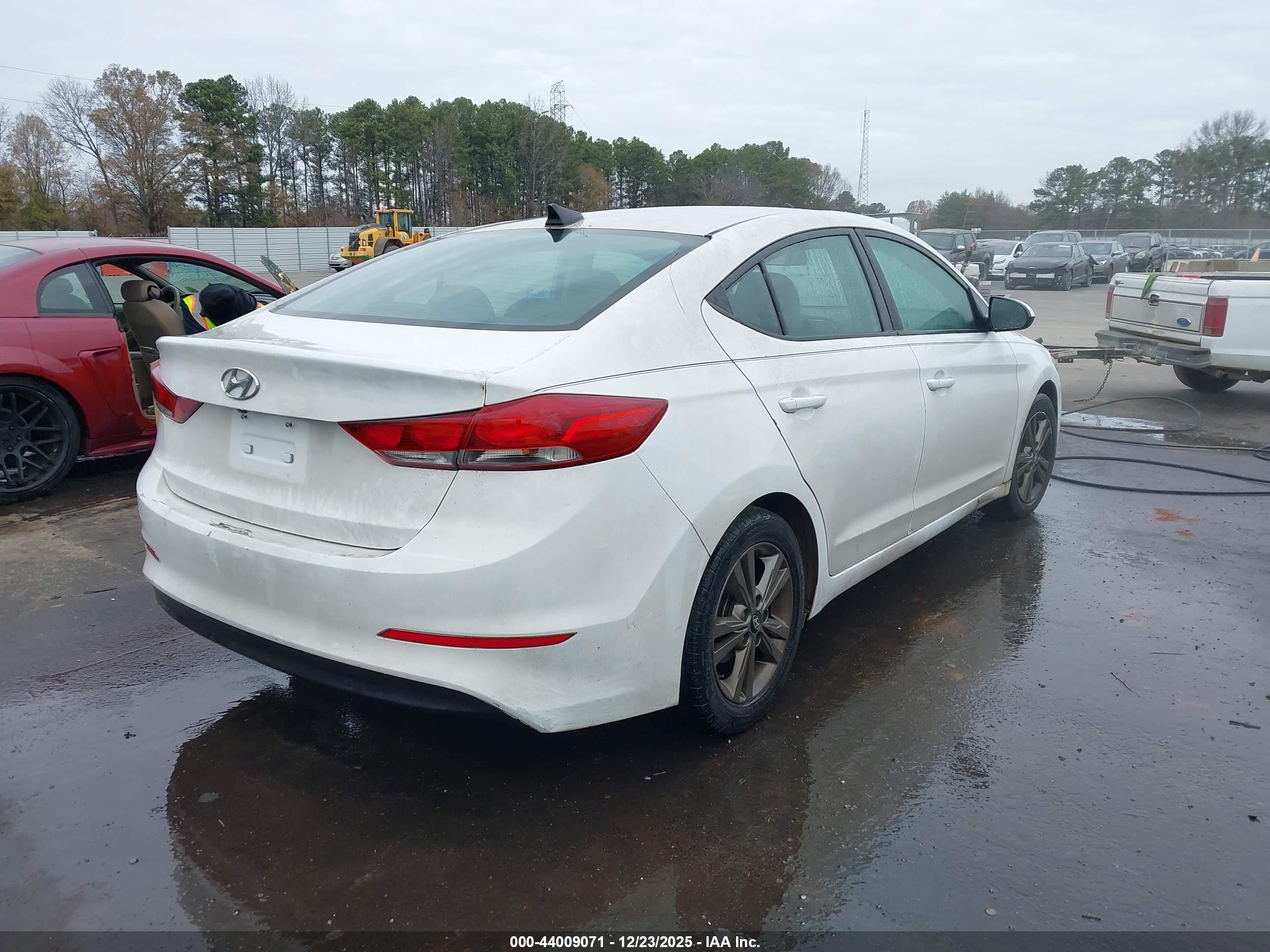 HYUNDAI ELANTRA image 4