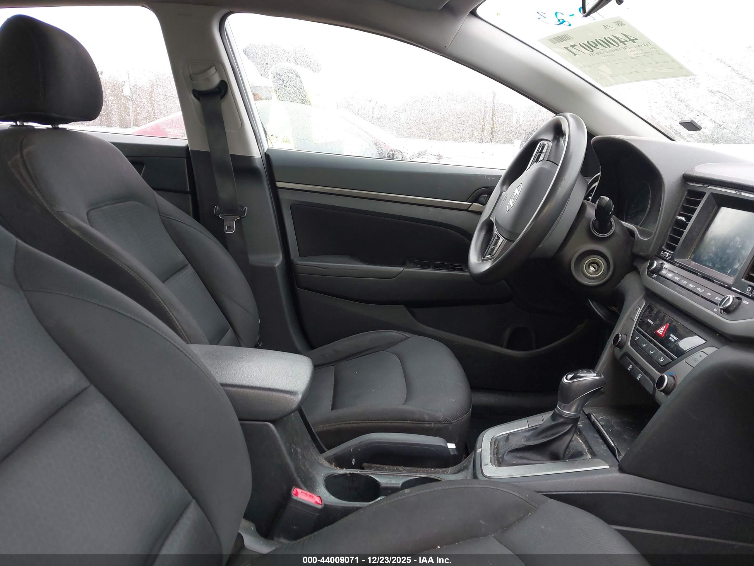 HYUNDAI ELANTRA image 5